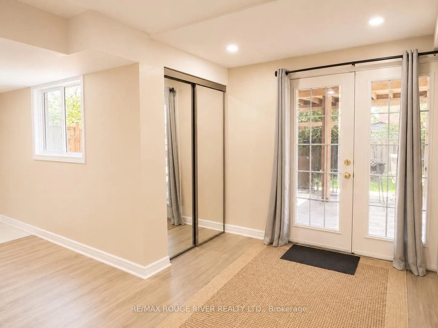 Photo 15 of 16 Dominy Drive, Ajax, Central — HOMEH