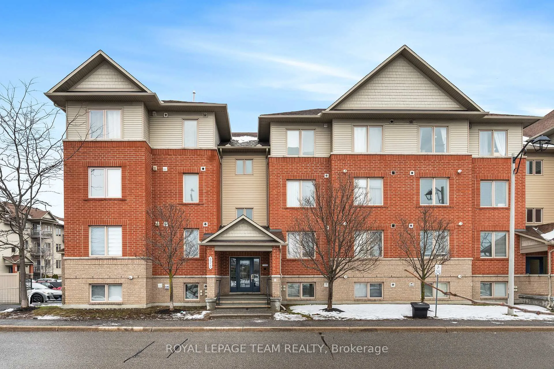 Photo 2 of Unit 8, 575 Stonefield Private, Ottawa, Barrhaven East — HOMEH