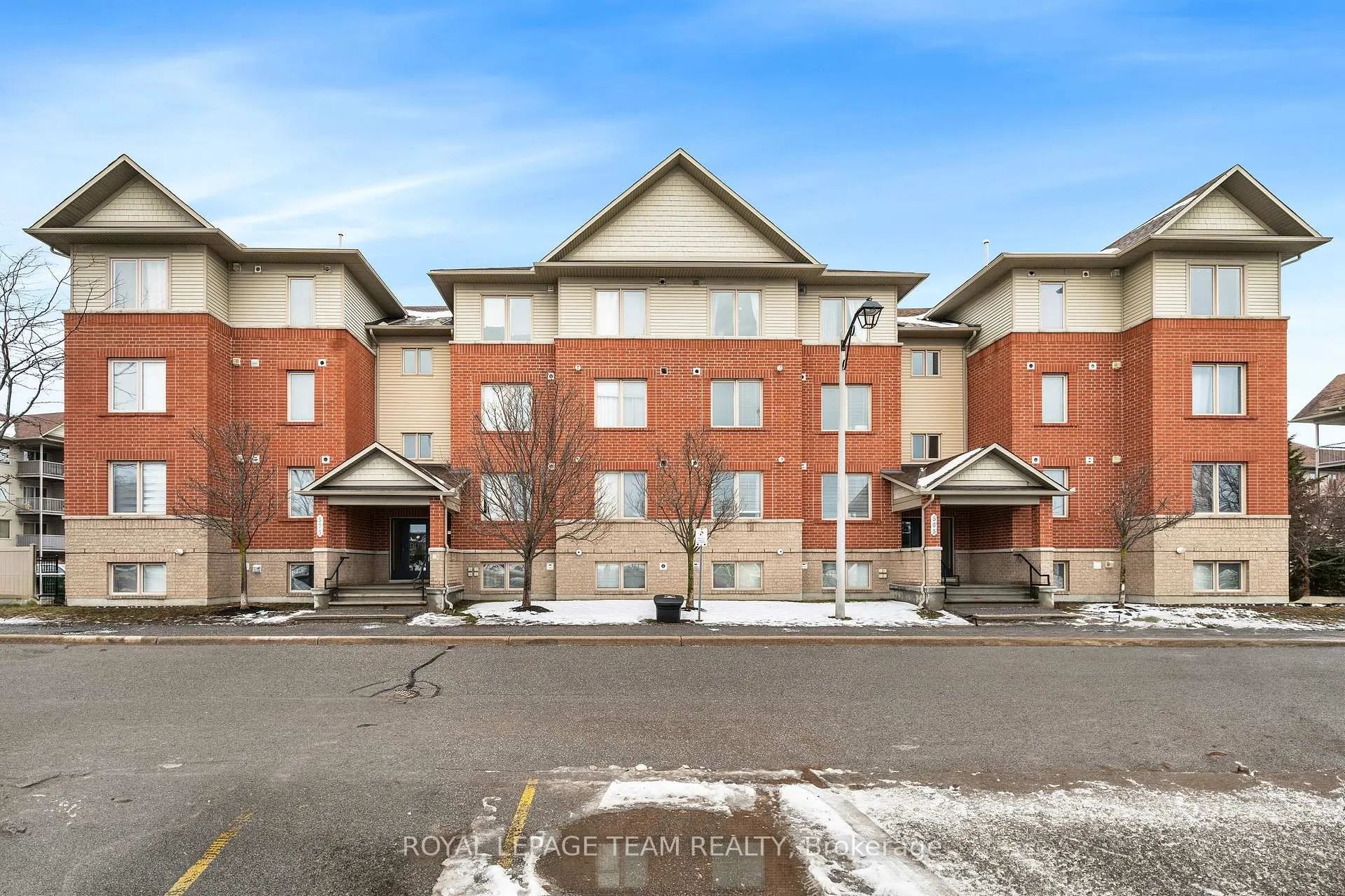 Photo 3 of Unit 8, 575 Stonefield Private, Ottawa, Barrhaven East — HOMEH