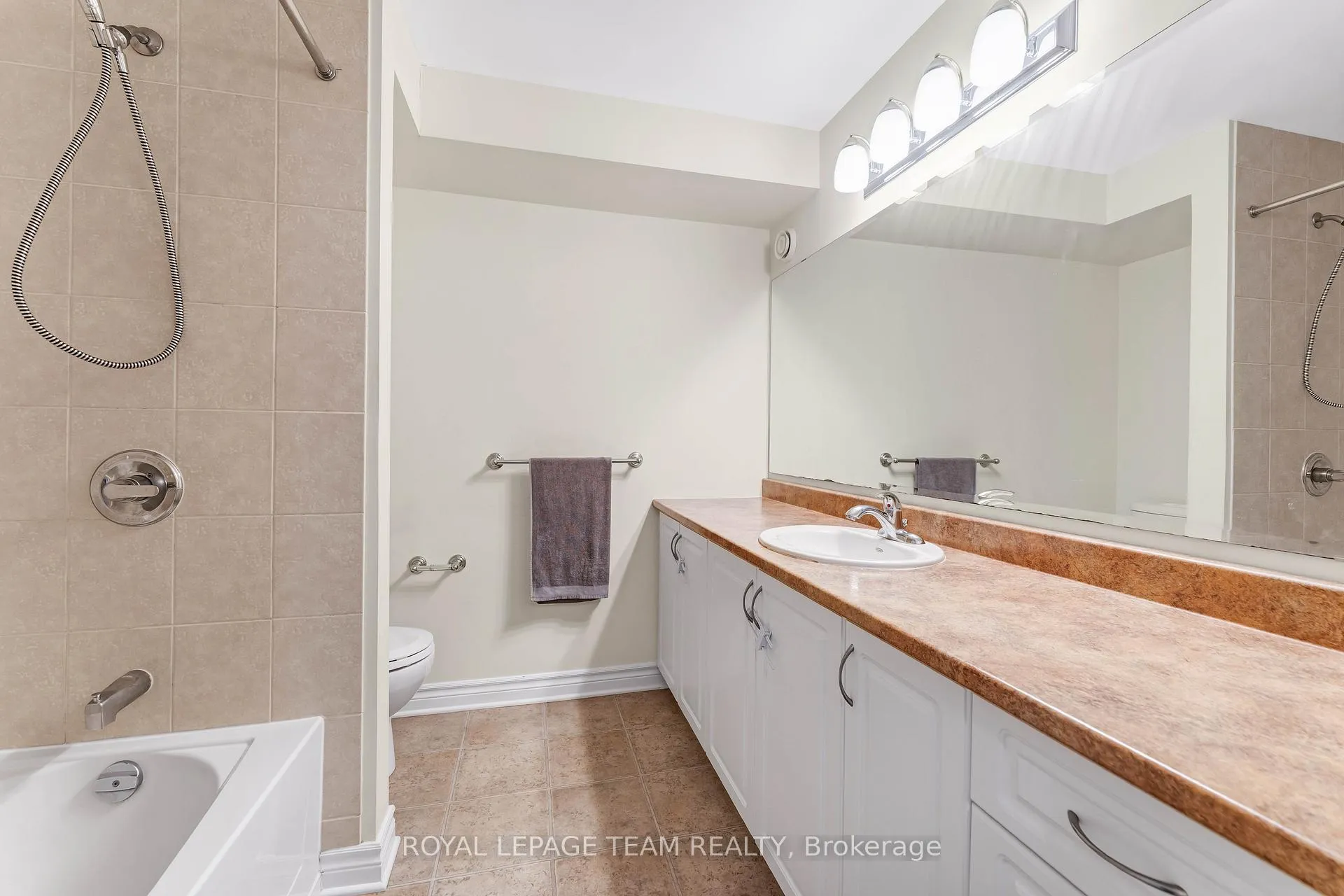 Photo 20 of Unit 8, 575 Stonefield Private, Ottawa, Barrhaven East — HOMEH