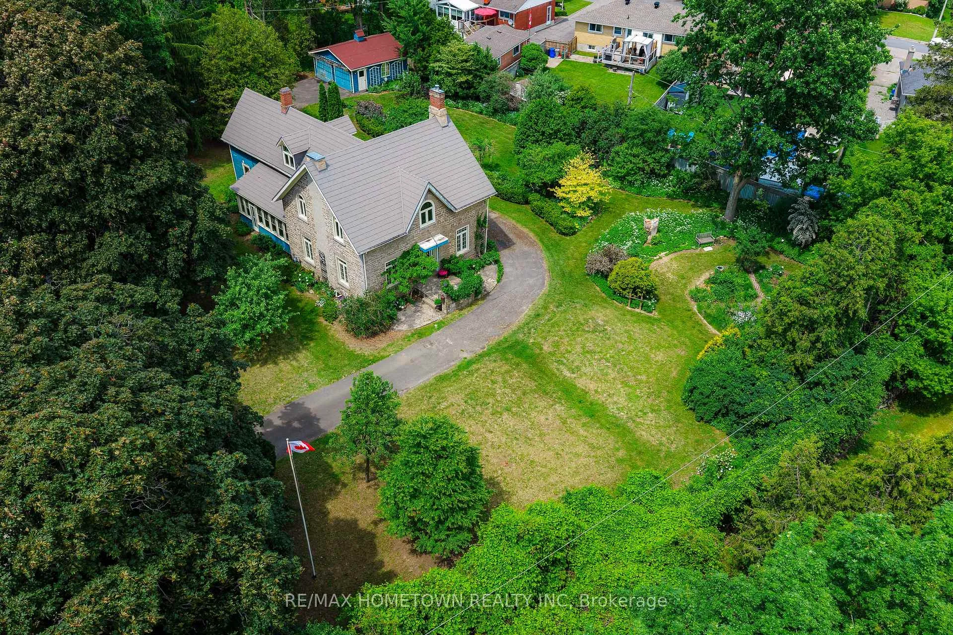 Photo 3 of 301 North Augusta Road, Brockville, Brockville — HOMEH