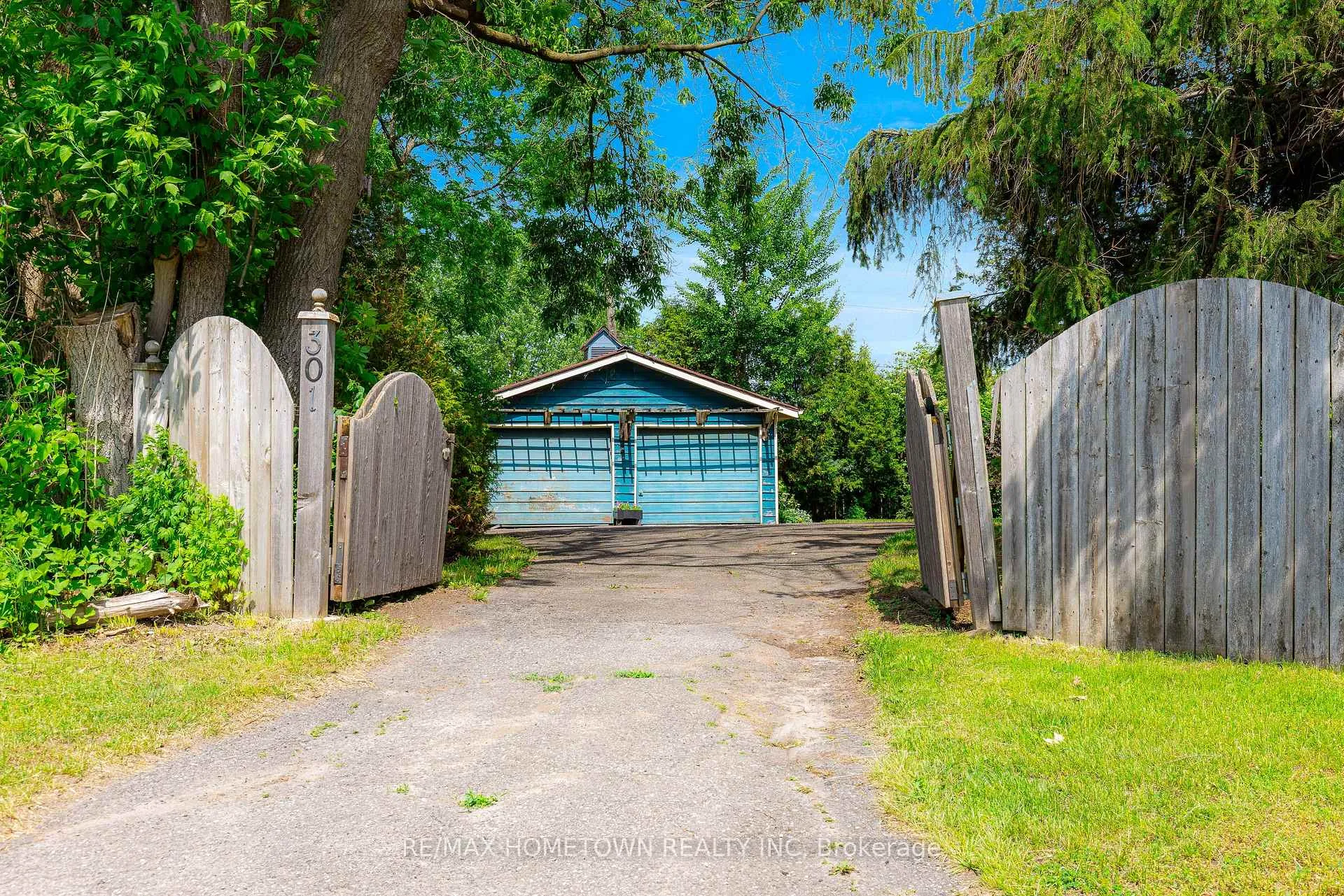 Photo 5 of 301 North Augusta Road, Brockville, Brockville — HOMEH