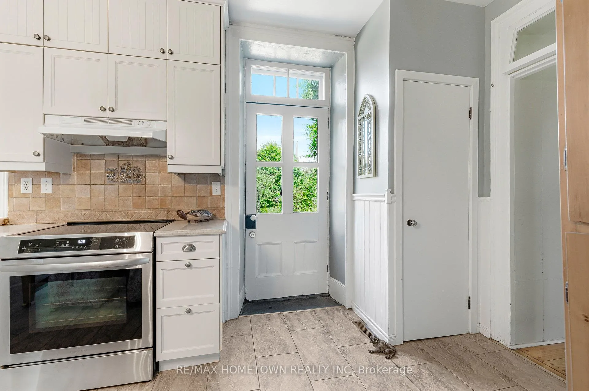 Photo 20 of 301 North Augusta Road, Brockville, Brockville — HOMEH