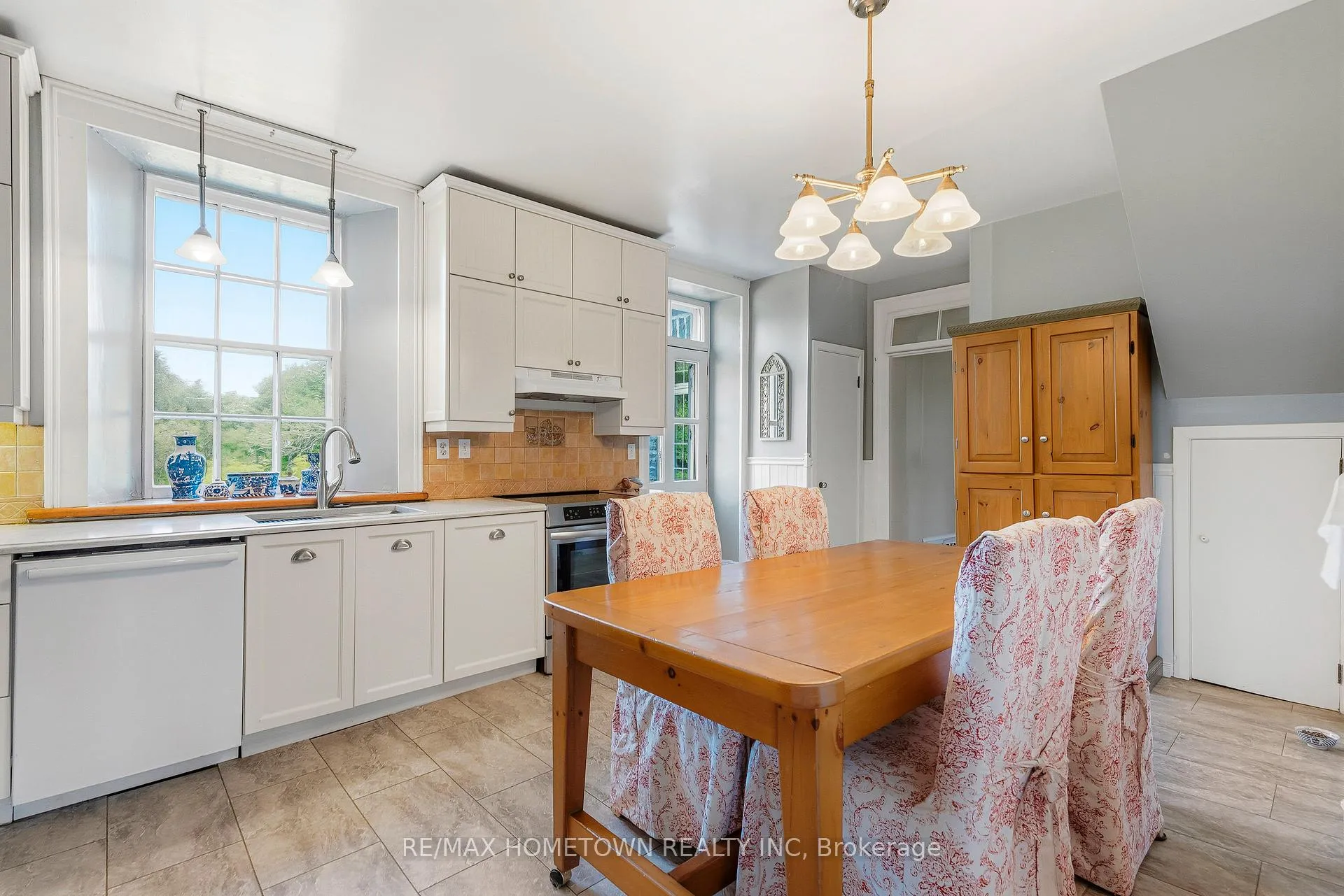 Photo 21 of 301 North Augusta Road, Brockville, Brockville — HOMEH
