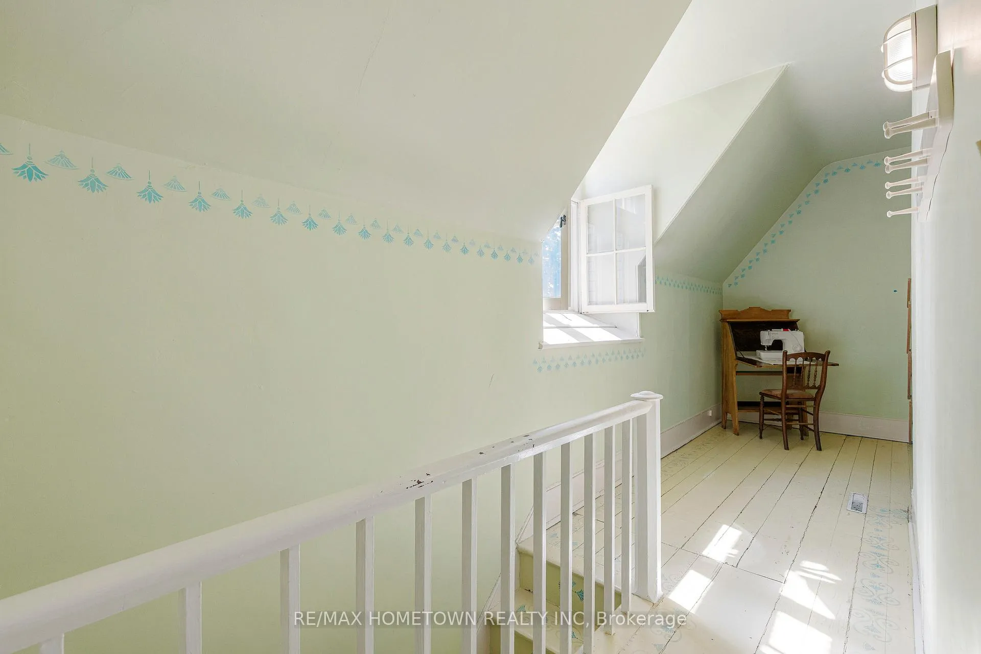 Photo 34 of 301 North Augusta Road, Brockville, Brockville — HOMEH