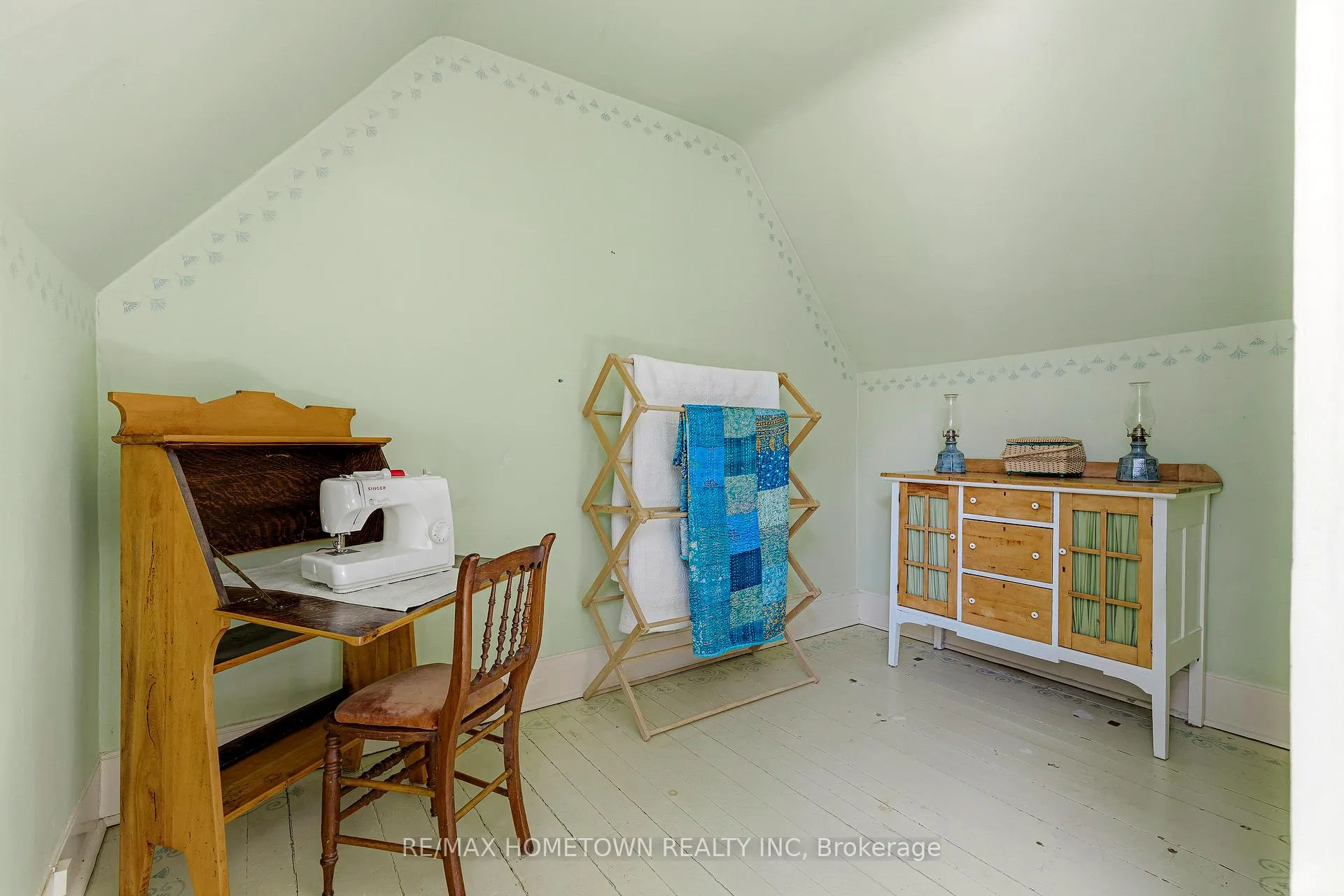 Photo 35 of 301 North Augusta Road, Brockville, Brockville — HOMEH