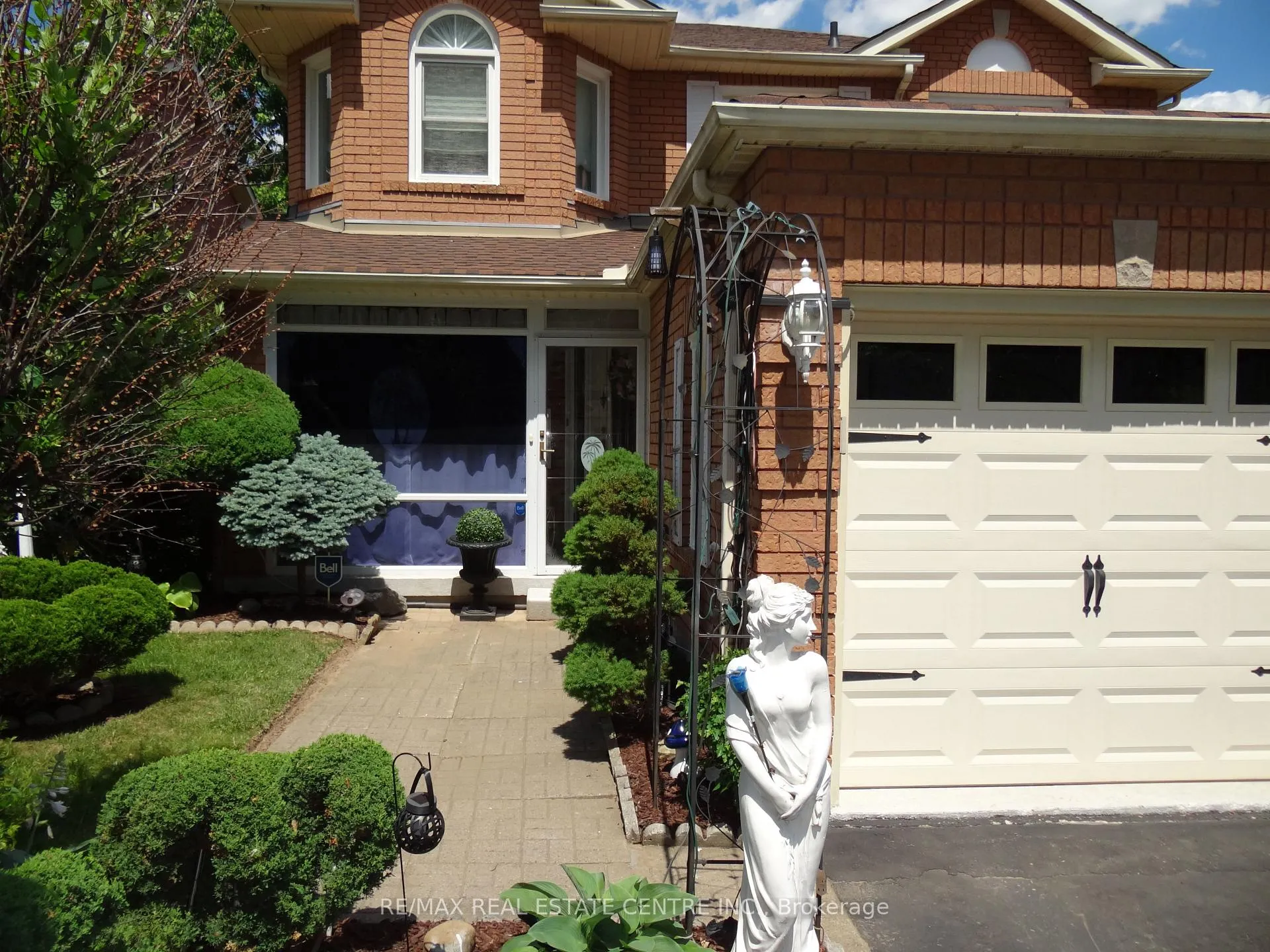 Photo 2 of 42 Davis Crescent, Halton Hills, Georgetown — HOMEH