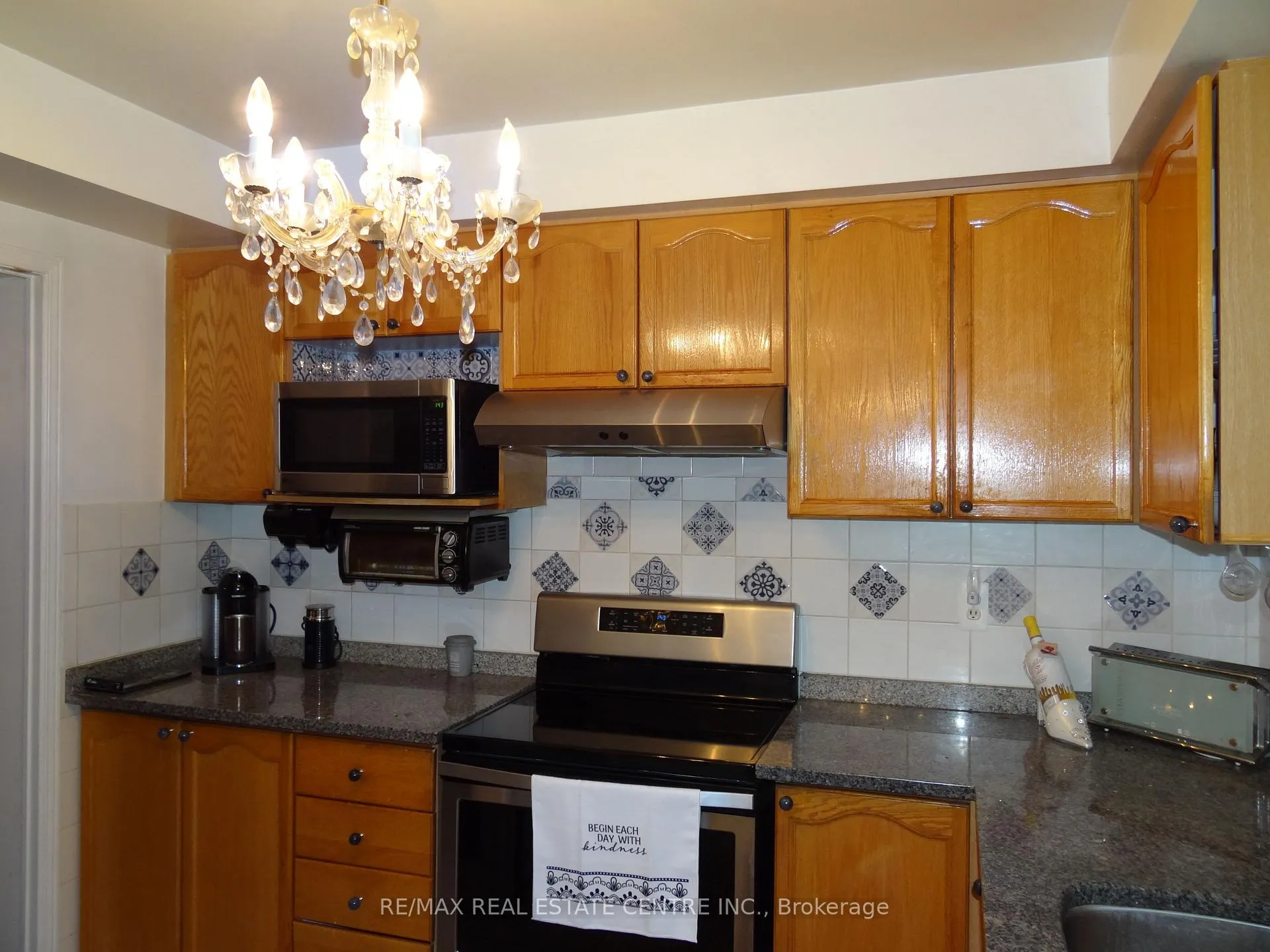Photo 5 of 42 Davis Crescent, Halton Hills, Georgetown — HOMEH