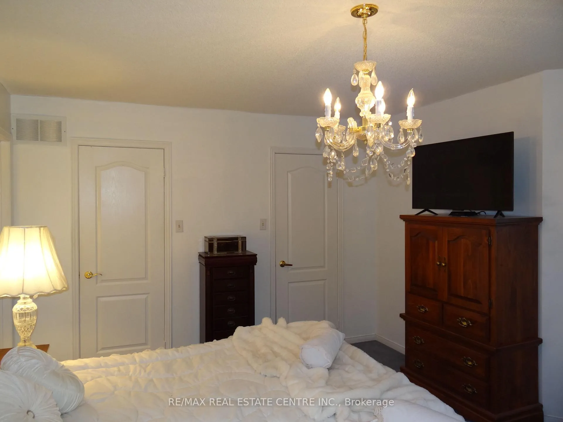 Photo 16 of 42 Davis Crescent, Halton Hills, Georgetown — HOMEH
