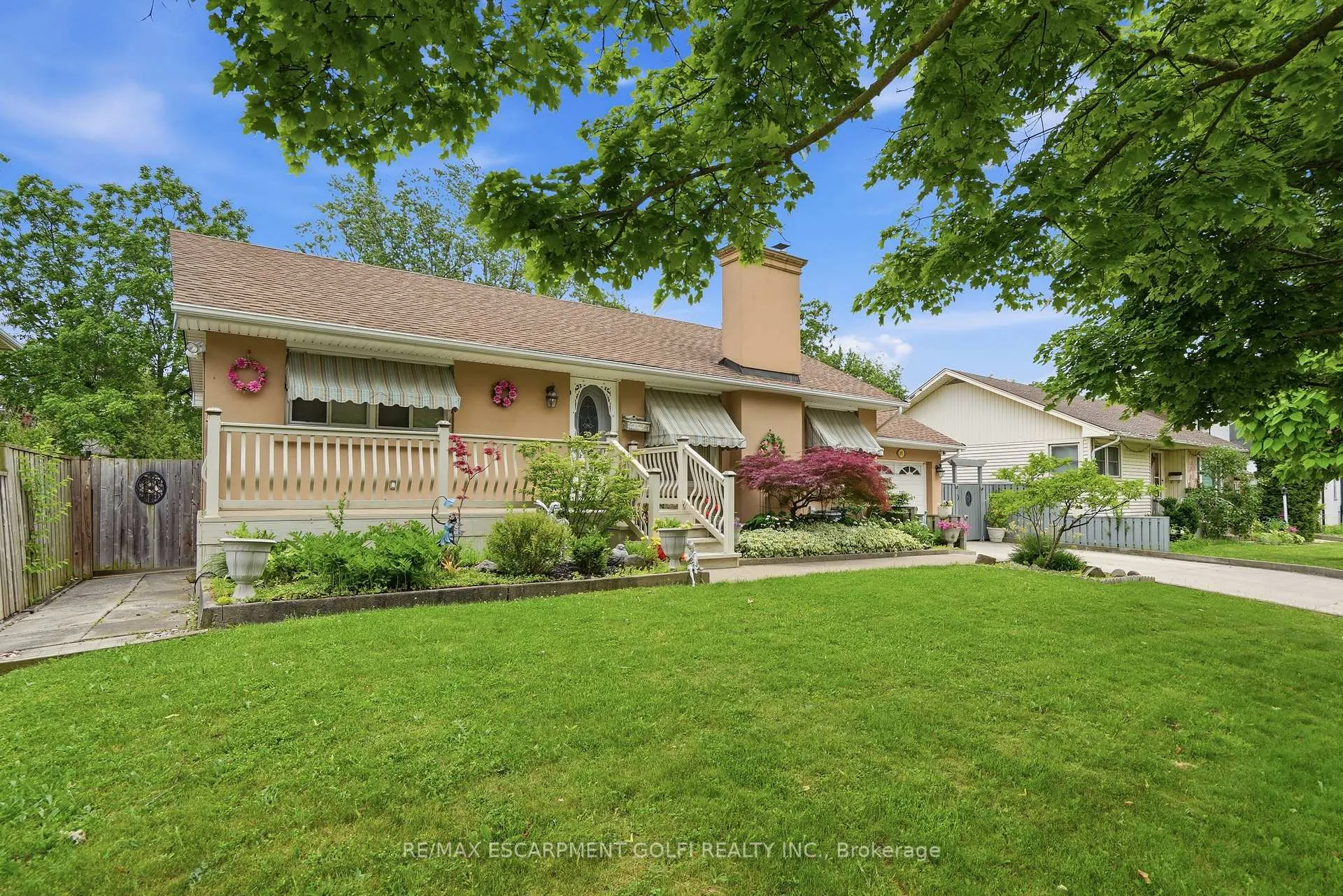 Photo 3 of 147 Village Road, St. Catharines, Glendale/Glenridge — HOMEH