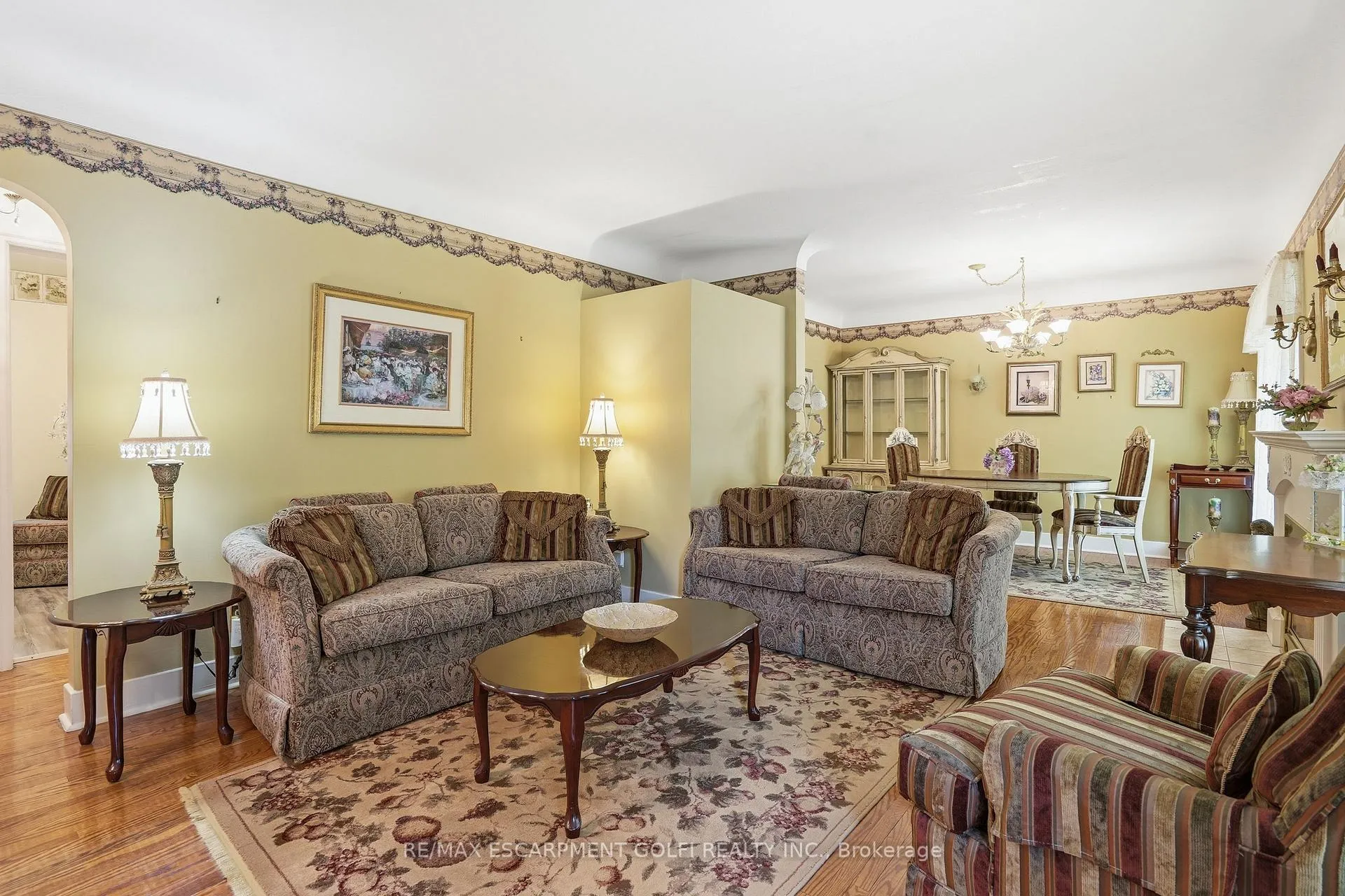 Photo 6 of 147 Village Road, St. Catharines, Glendale/Glenridge — HOMEH