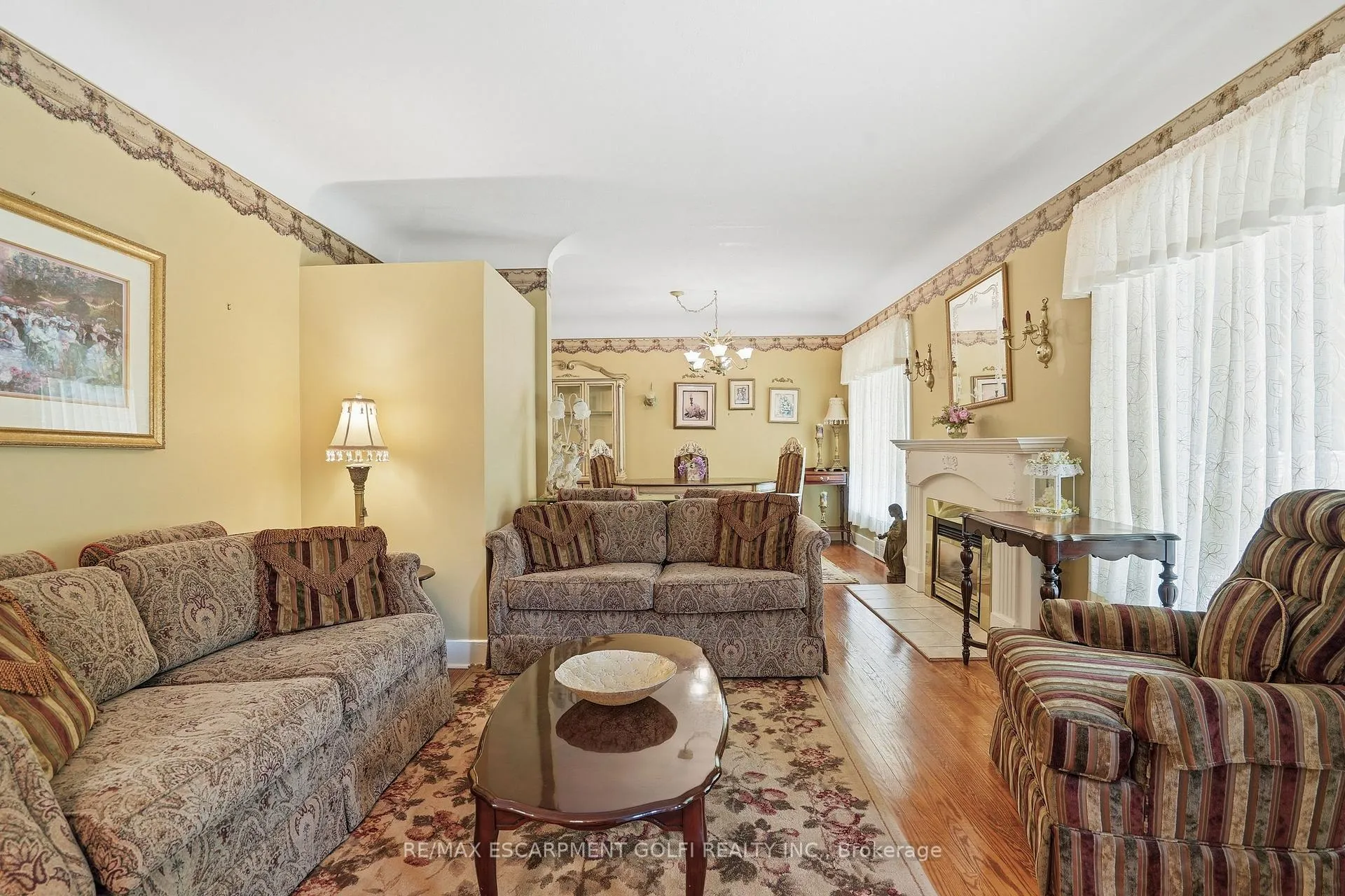 Photo 7 of 147 Village Road, St. Catharines, Glendale/Glenridge — HOMEH