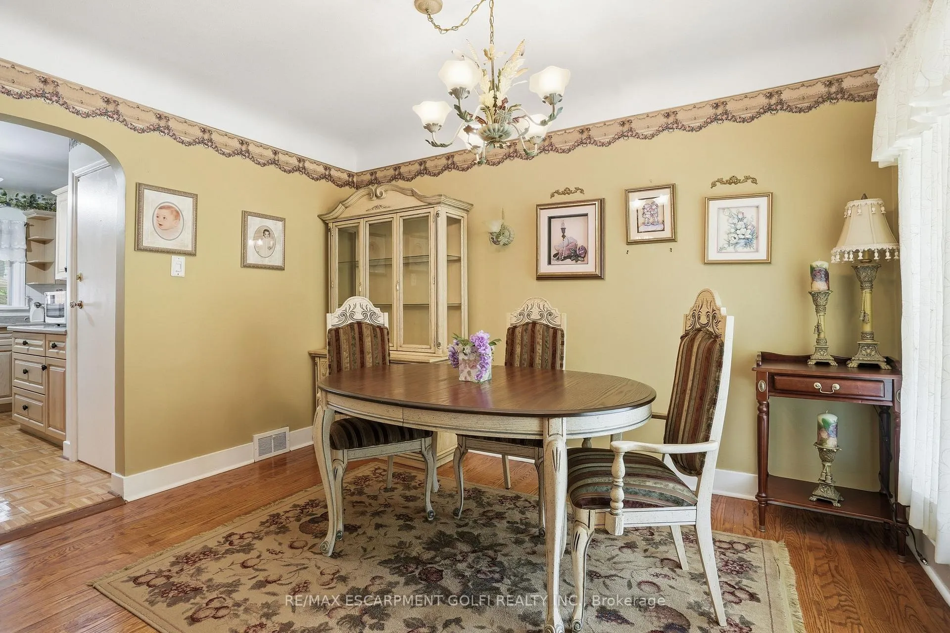 Photo 8 of 147 Village Road, St. Catharines, Glendale/Glenridge — HOMEH