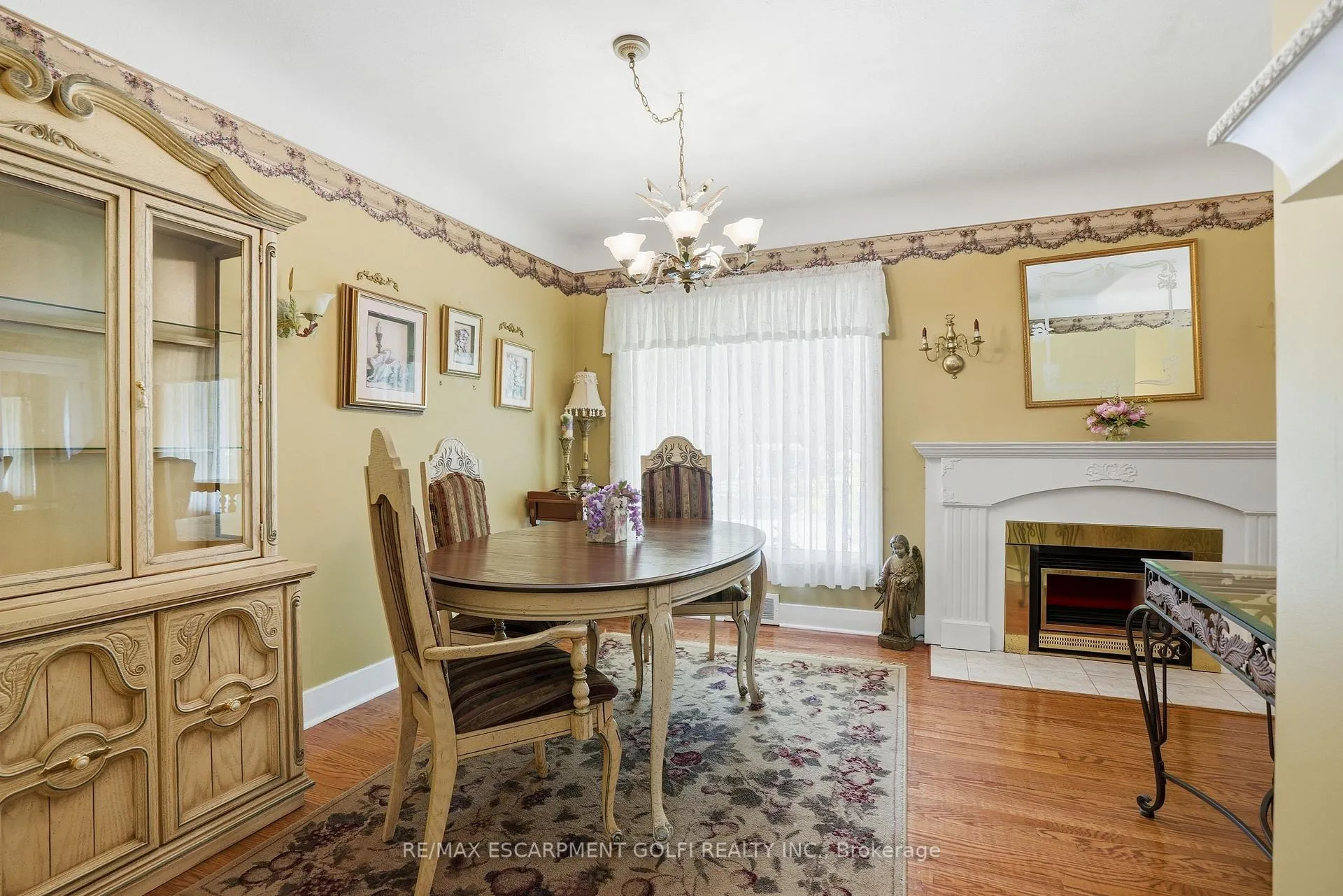 Photo 9 of 147 Village Road, St. Catharines, Glendale/Glenridge — HOMEH