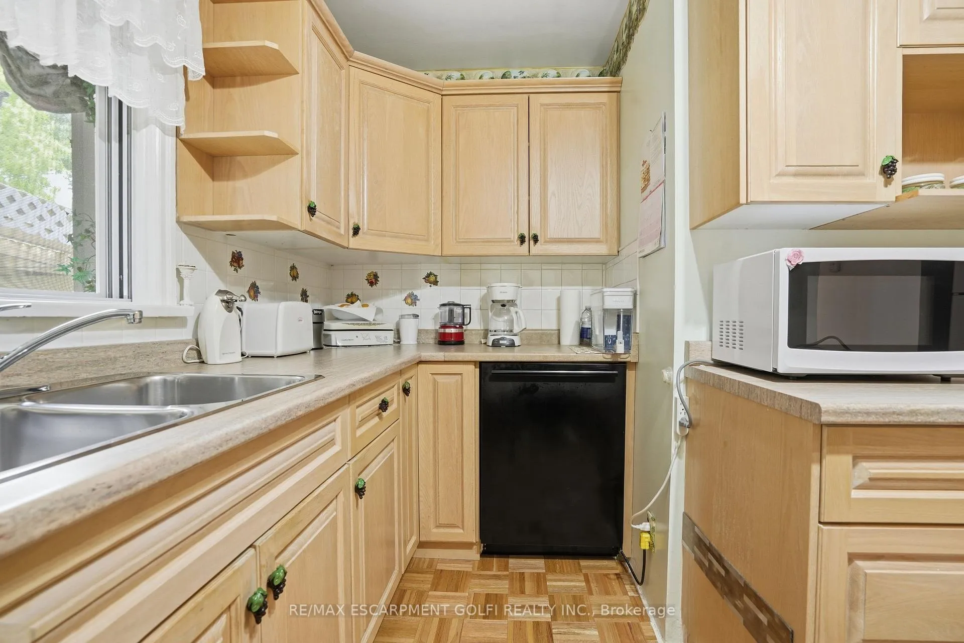Photo 12 of 147 Village Road, St. Catharines, Glendale/Glenridge — HOMEH