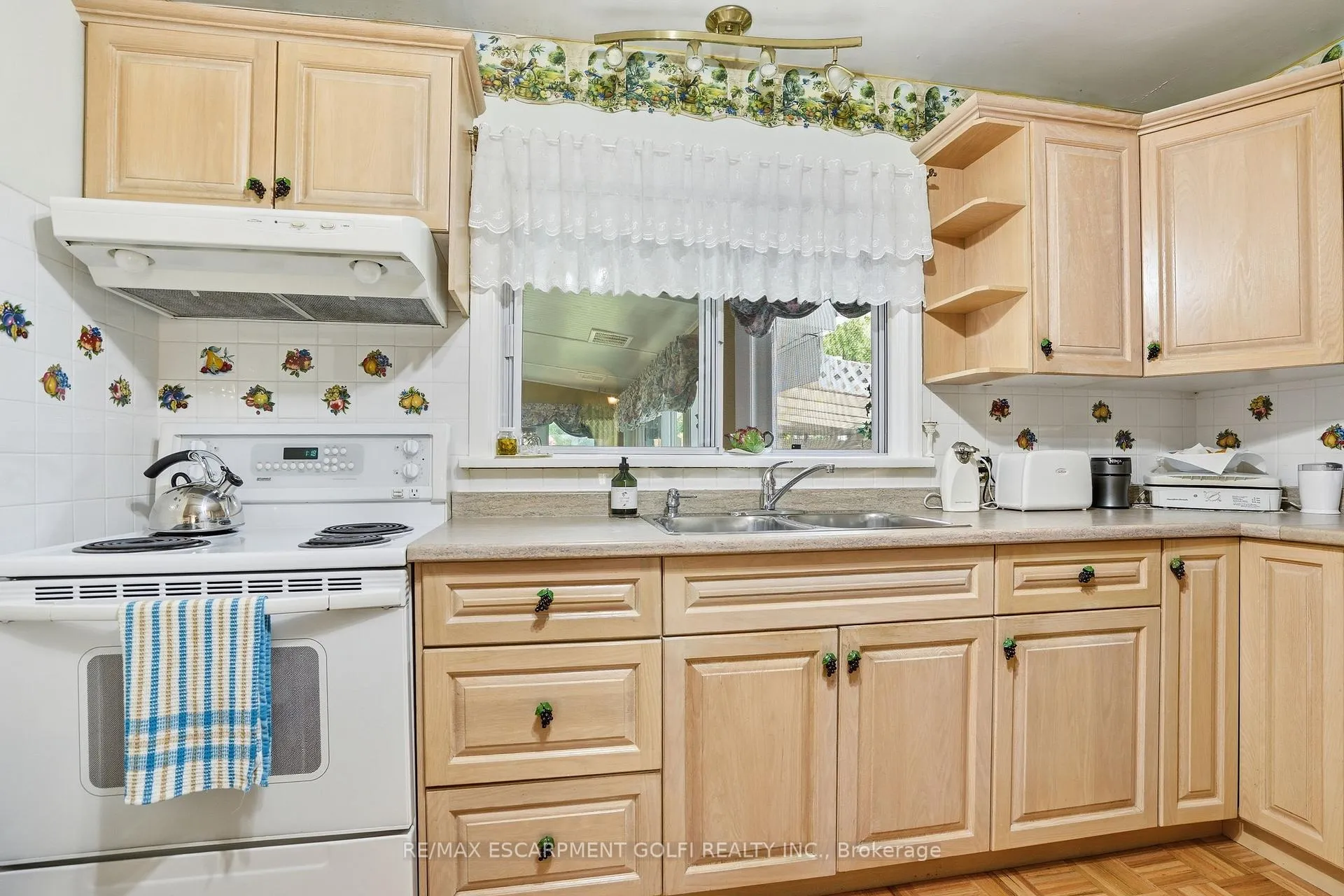 Photo 13 of 147 Village Road, St. Catharines, Glendale/Glenridge — HOMEH