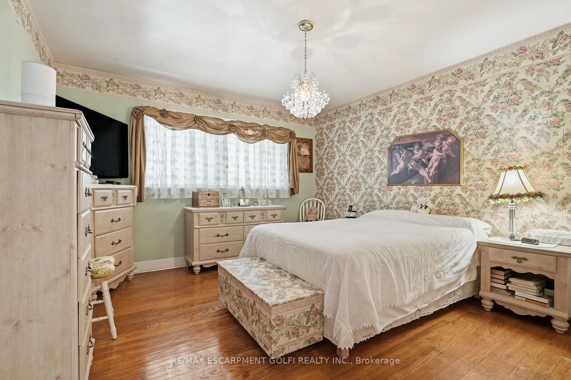 Photo 15 of 147 Village Road, St. Catharines, Glendale/Glenridge — HOMEH