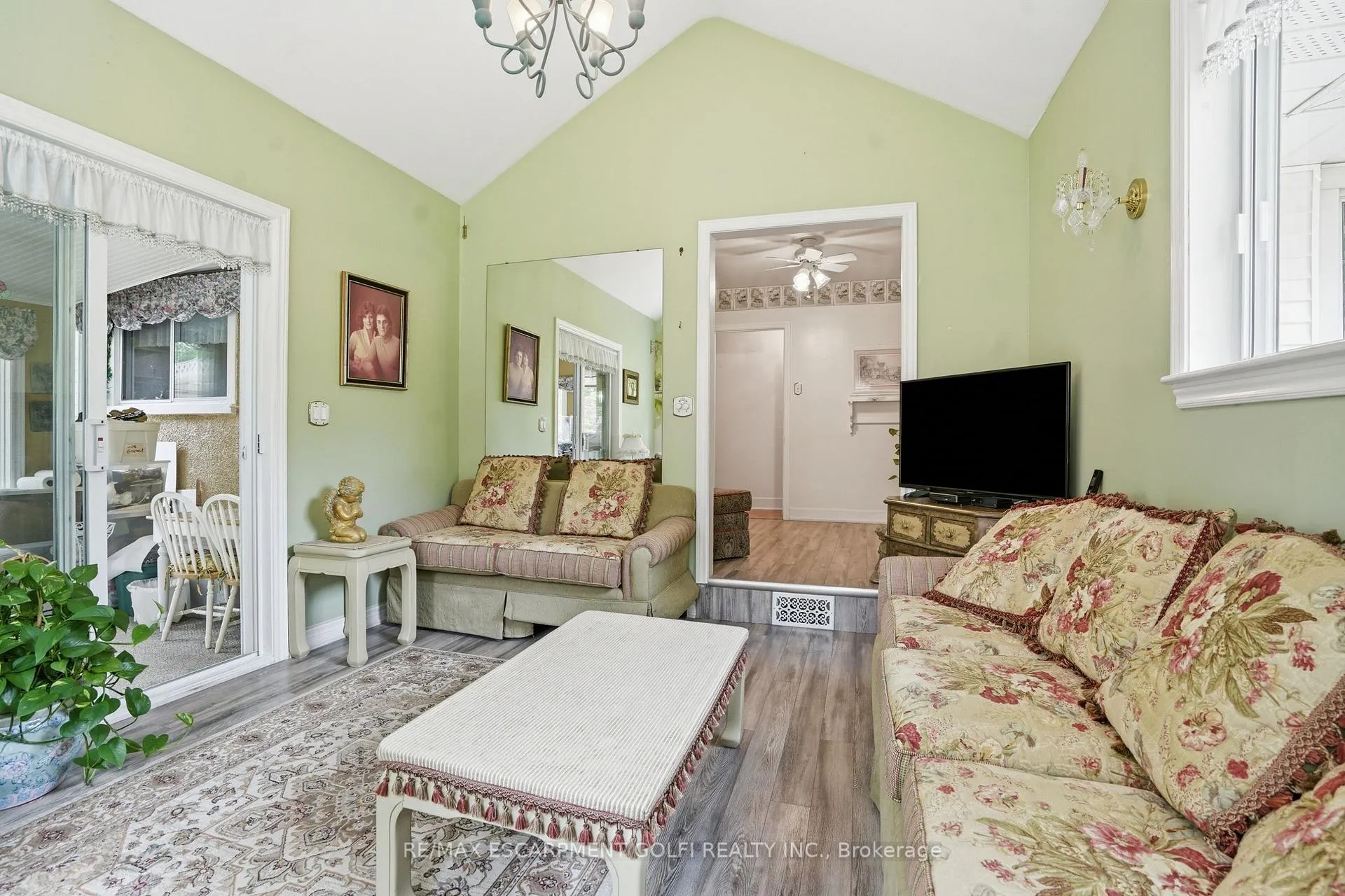 Photo 19 of 147 Village Road, St. Catharines, Glendale/Glenridge — HOMEH