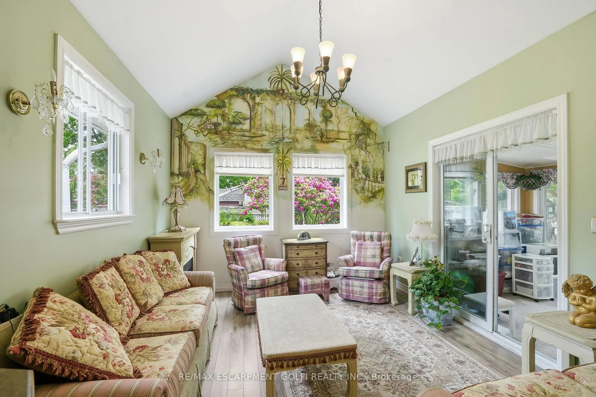 Photo 20 of 147 Village Road, St. Catharines, Glendale/Glenridge — HOMEH