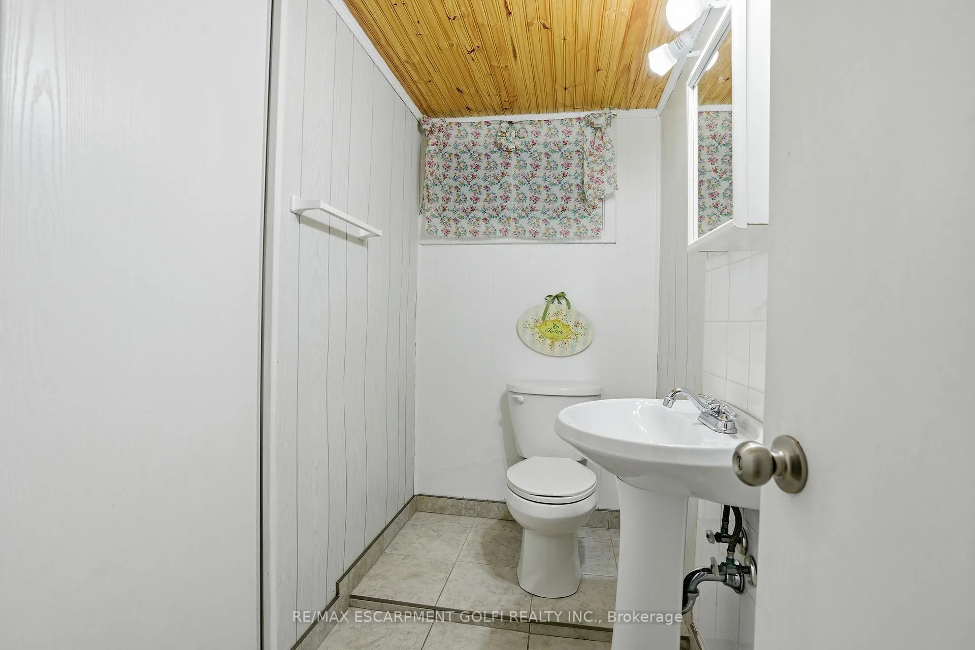 Photo 25 of 147 Village Road, St. Catharines, Glendale/Glenridge — HOMEH