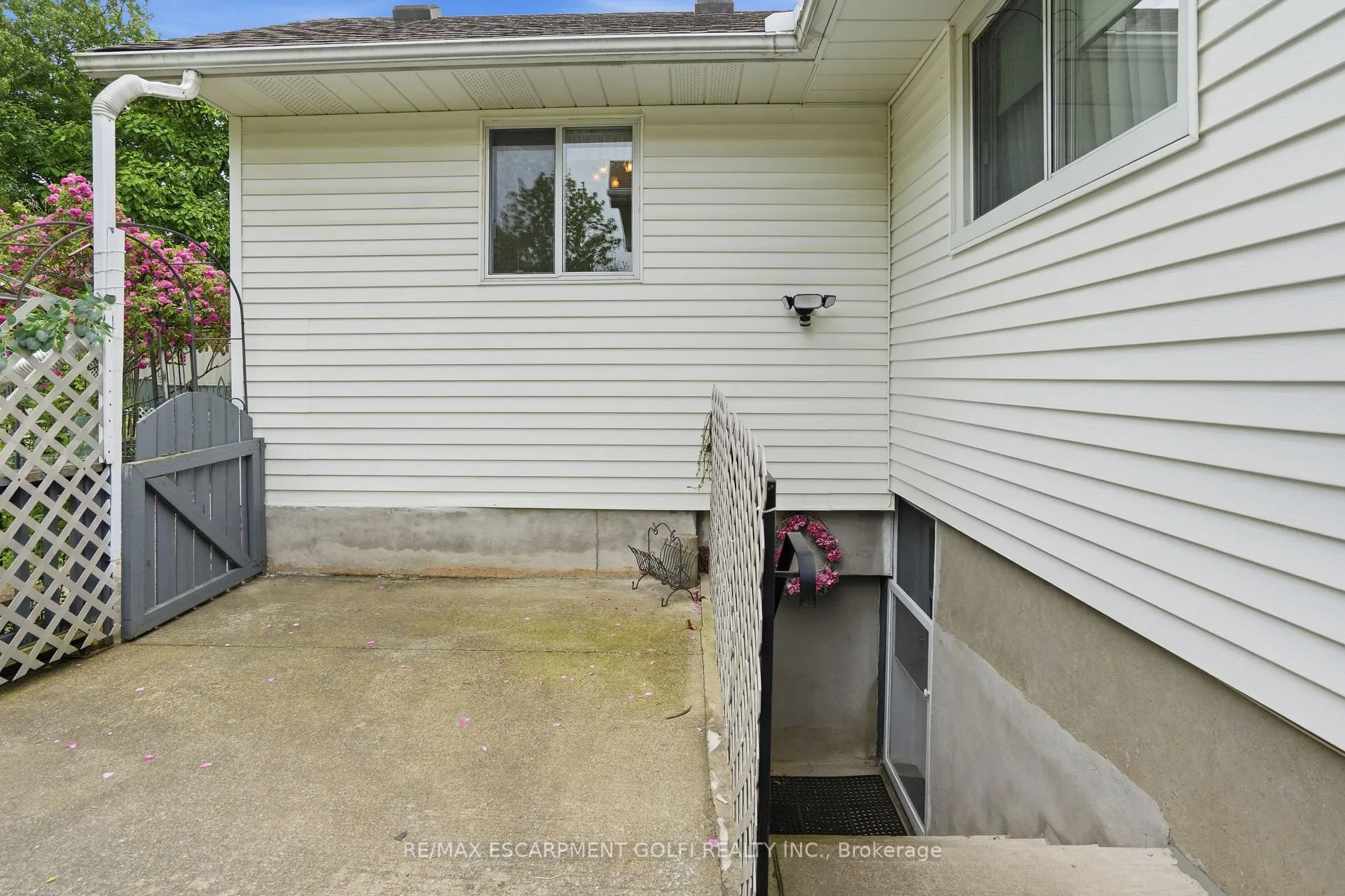Photo 31 of 147 Village Road, St. Catharines, Glendale/Glenridge — HOMEH