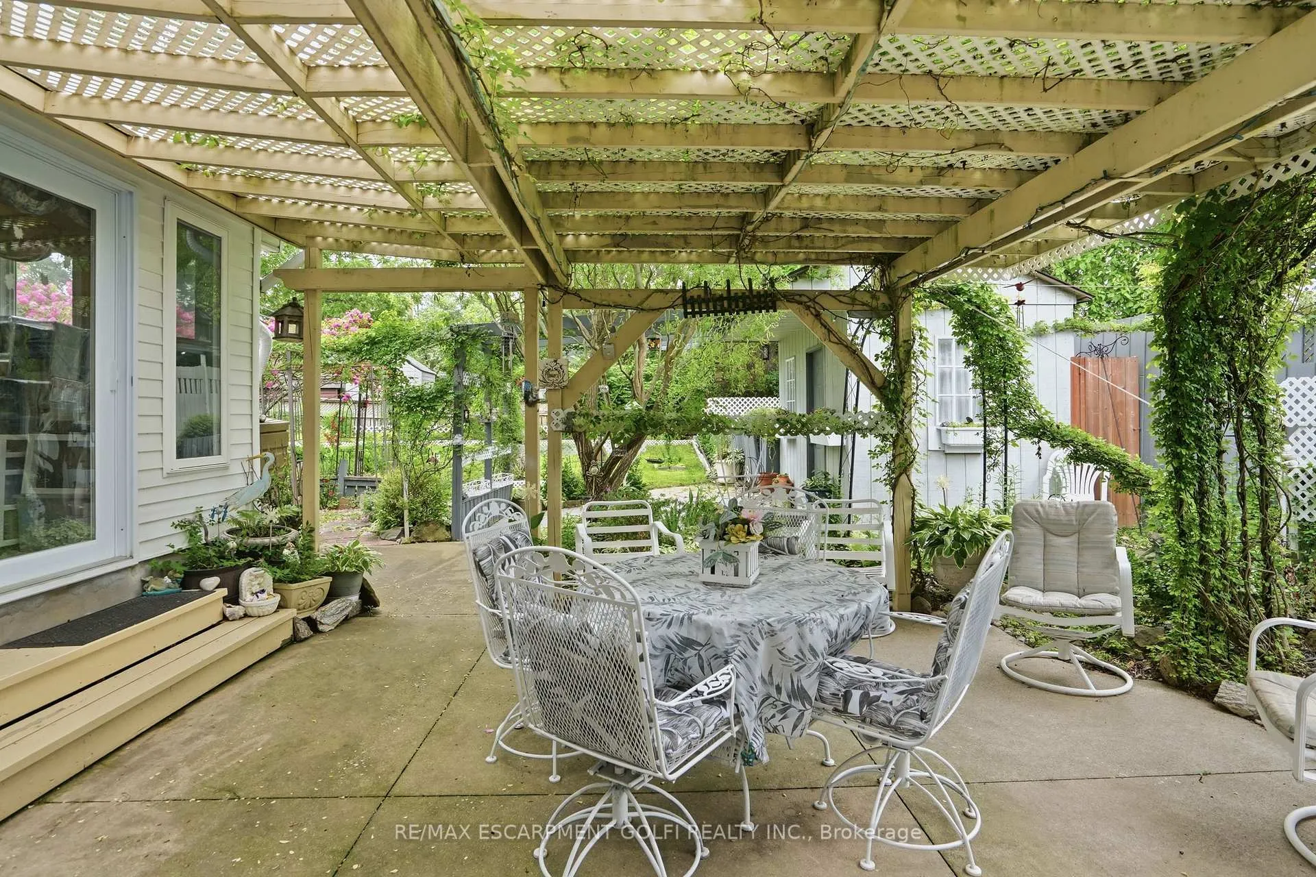 Photo 33 of 147 Village Road, St. Catharines, Glendale/Glenridge — HOMEH