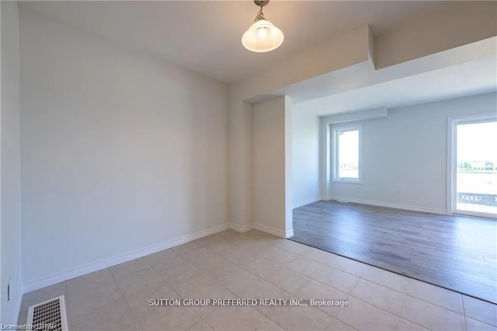 Photo 6 of 375 Kennington Way, London, South W — HOMEH