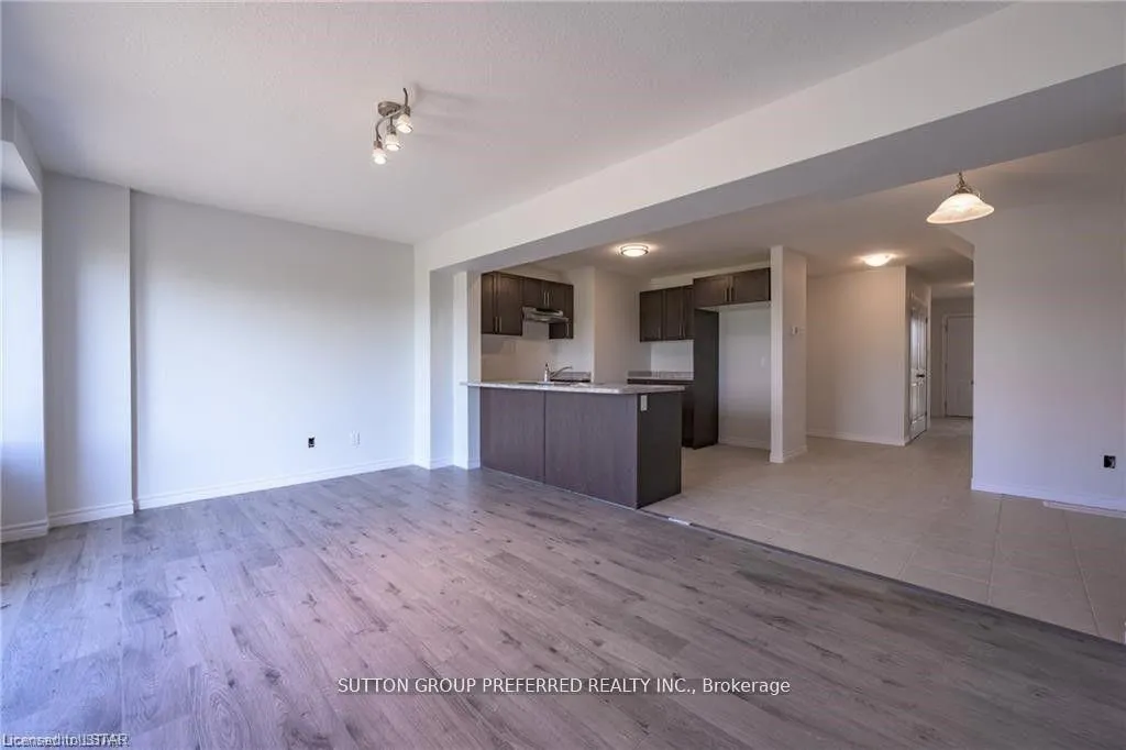 Photo 12 of 375 Kennington Way, London, South W — HOMEH