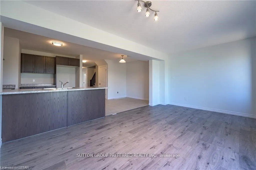 Photo 14 of 375 Kennington Way, London, South W — HOMEH