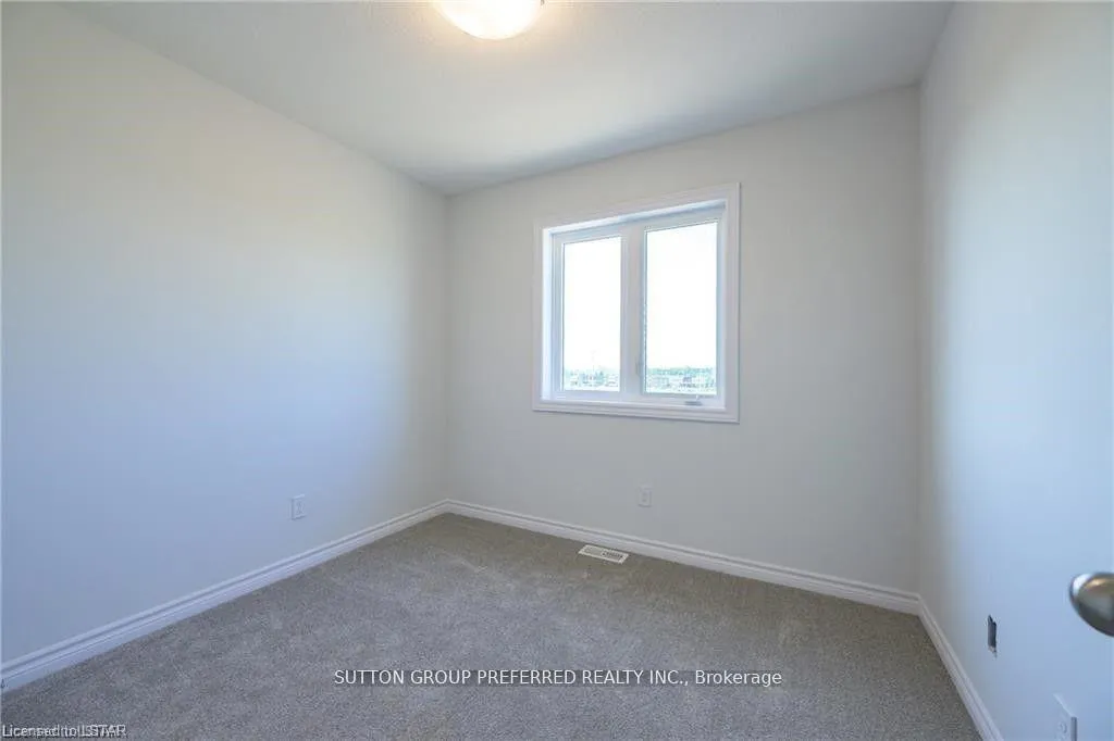 Photo 23 of 375 Kennington Way, London, South W — HOMEH