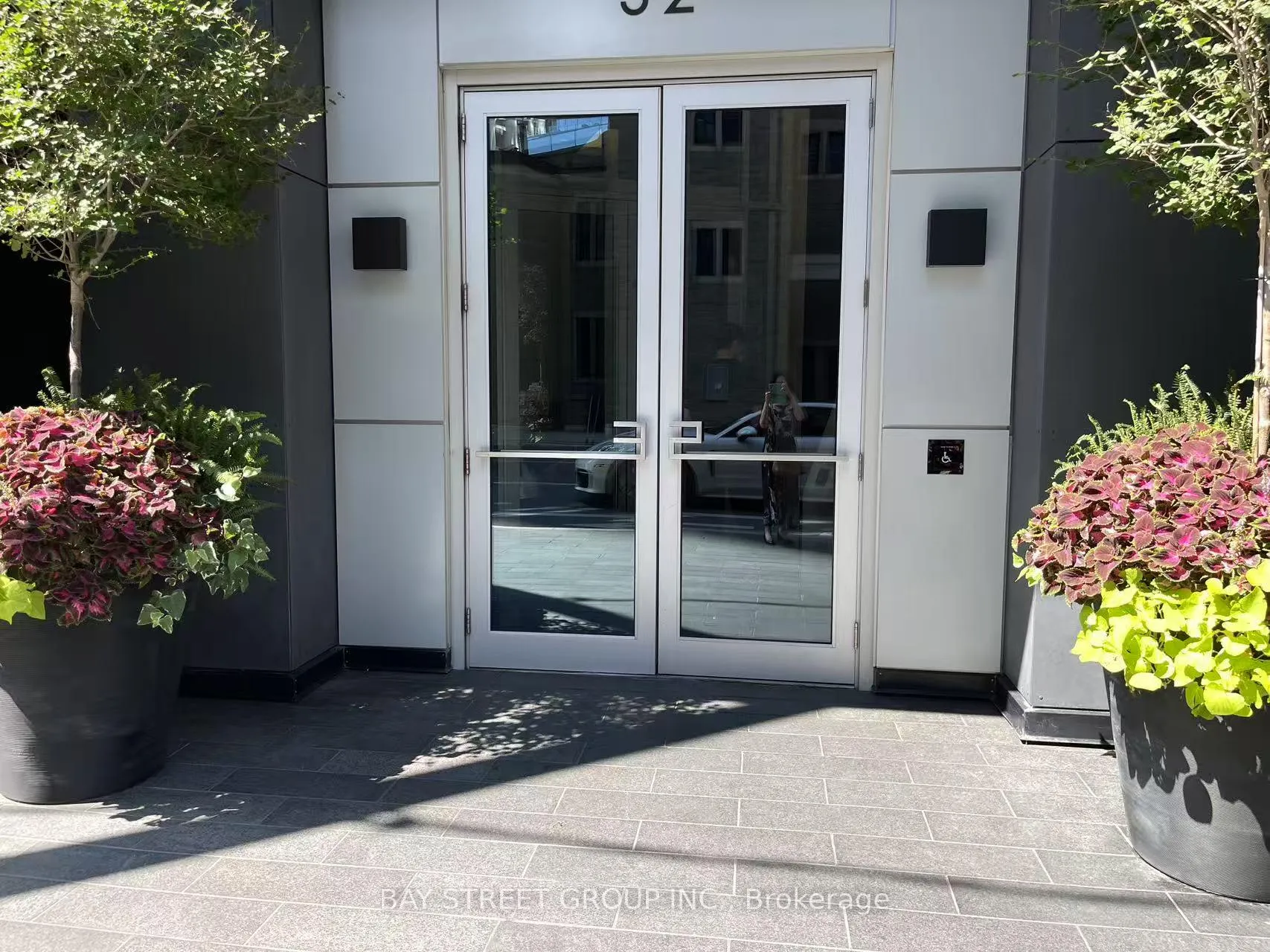 Photo 2 of Unit 801, 32 Davenport Road, Toronto, The Annex — HOMEH