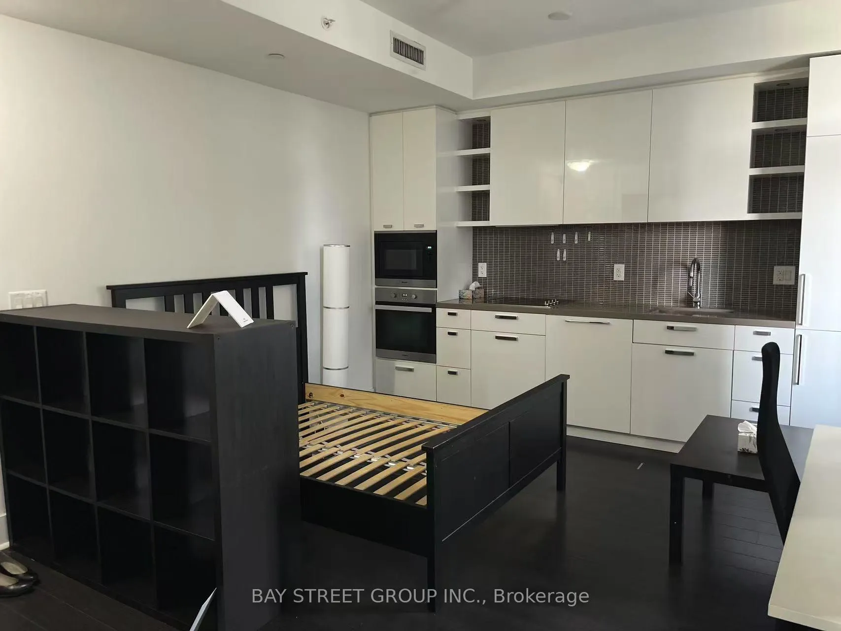 Photo 5 of Unit 801, 32 Davenport Road, Toronto, The Annex — HOMEH