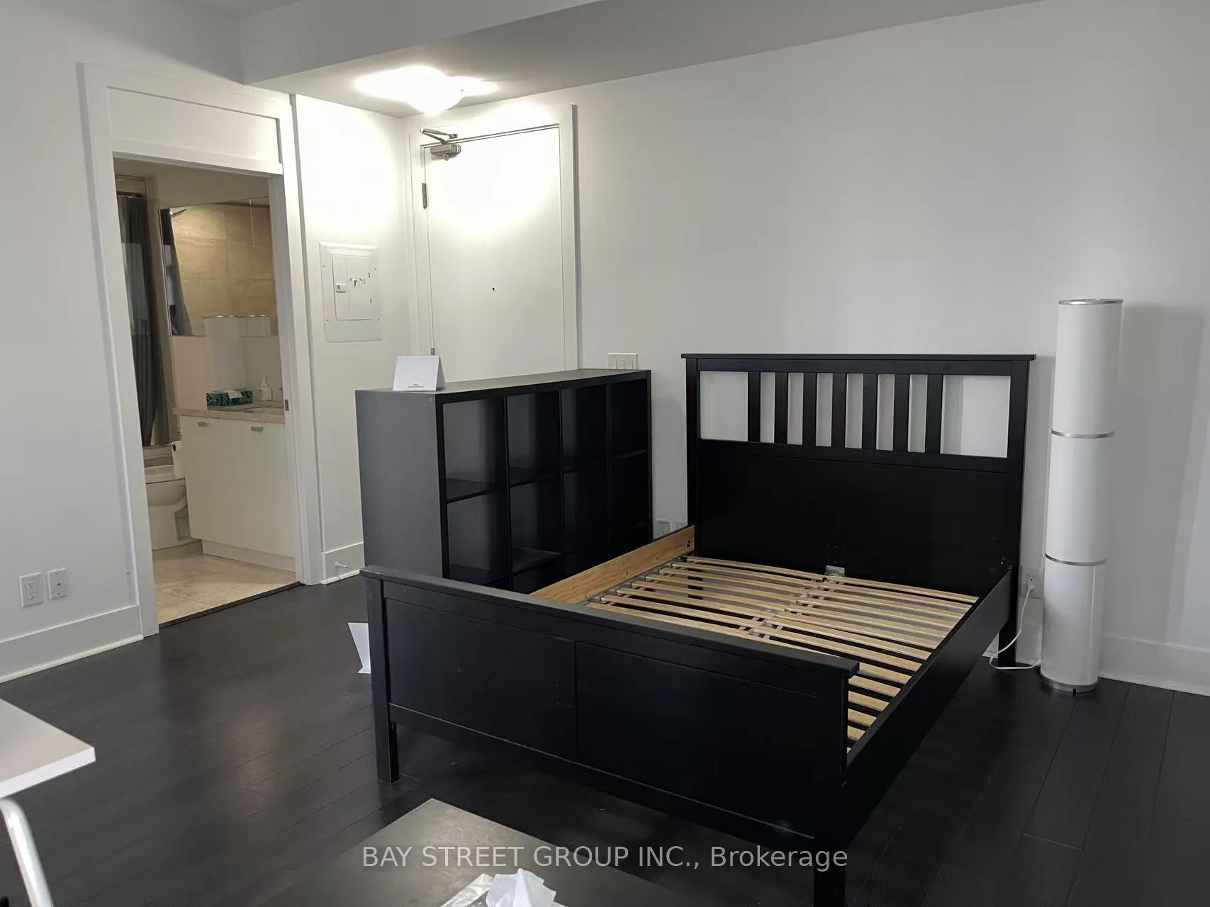 Photo 6 of Unit 801, 32 Davenport Road, Toronto, The Annex — HOMEH