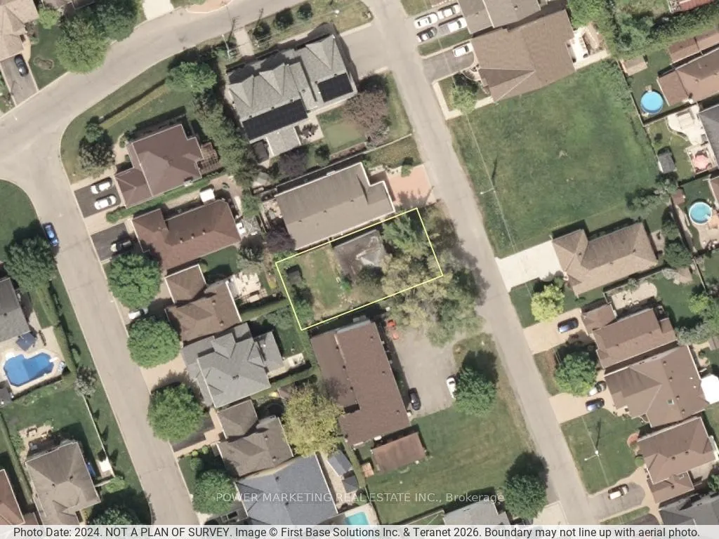 Photo 2 of 924 Beauchamp Avenue, Ottawa, Hiawatha Park/Convent Glen — HOMEH