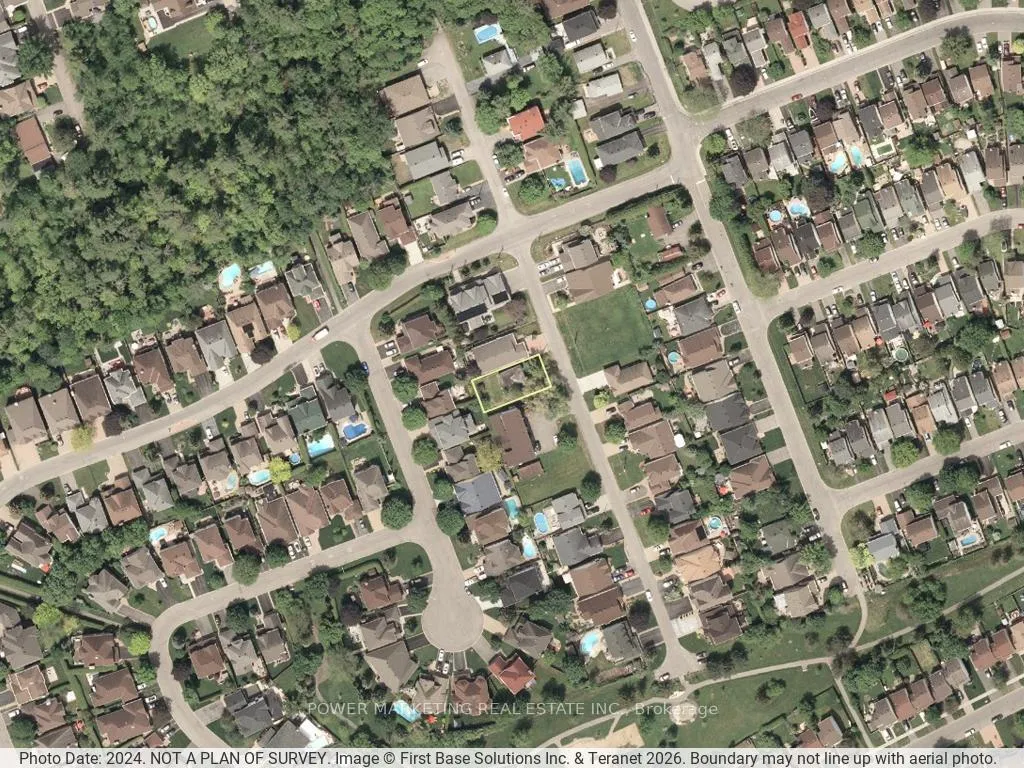 Photo 3 of 924 Beauchamp Avenue, Ottawa, Hiawatha Park/Convent Glen — HOMEH