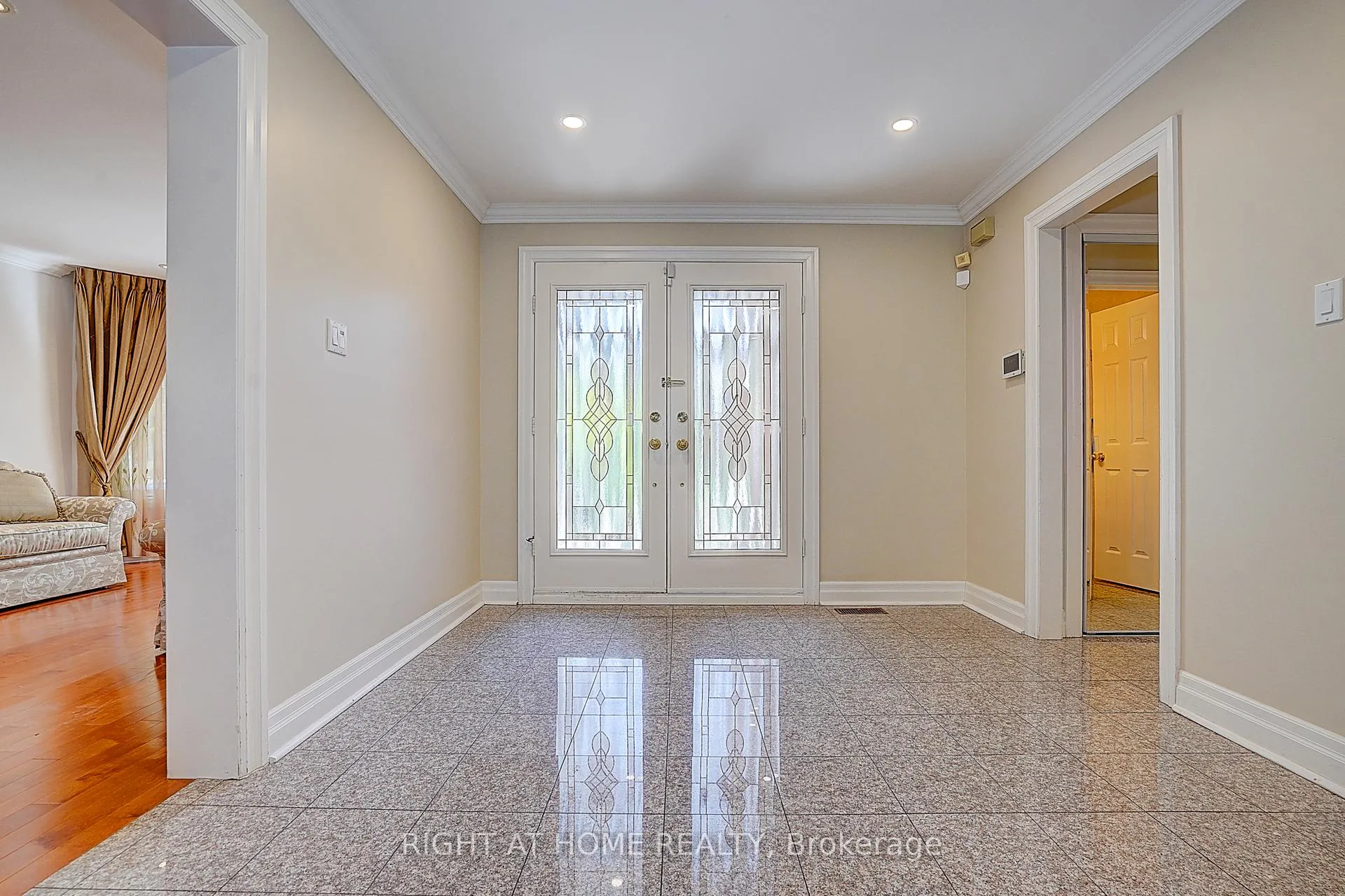 Photo 4 of 300 Green Lane, Markham, Thornlea — HOMEH