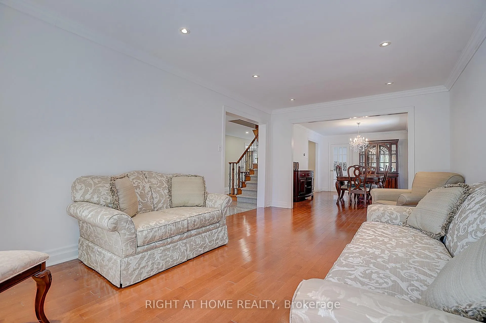 Photo 8 of 300 Green Lane, Markham, Thornlea — HOMEH