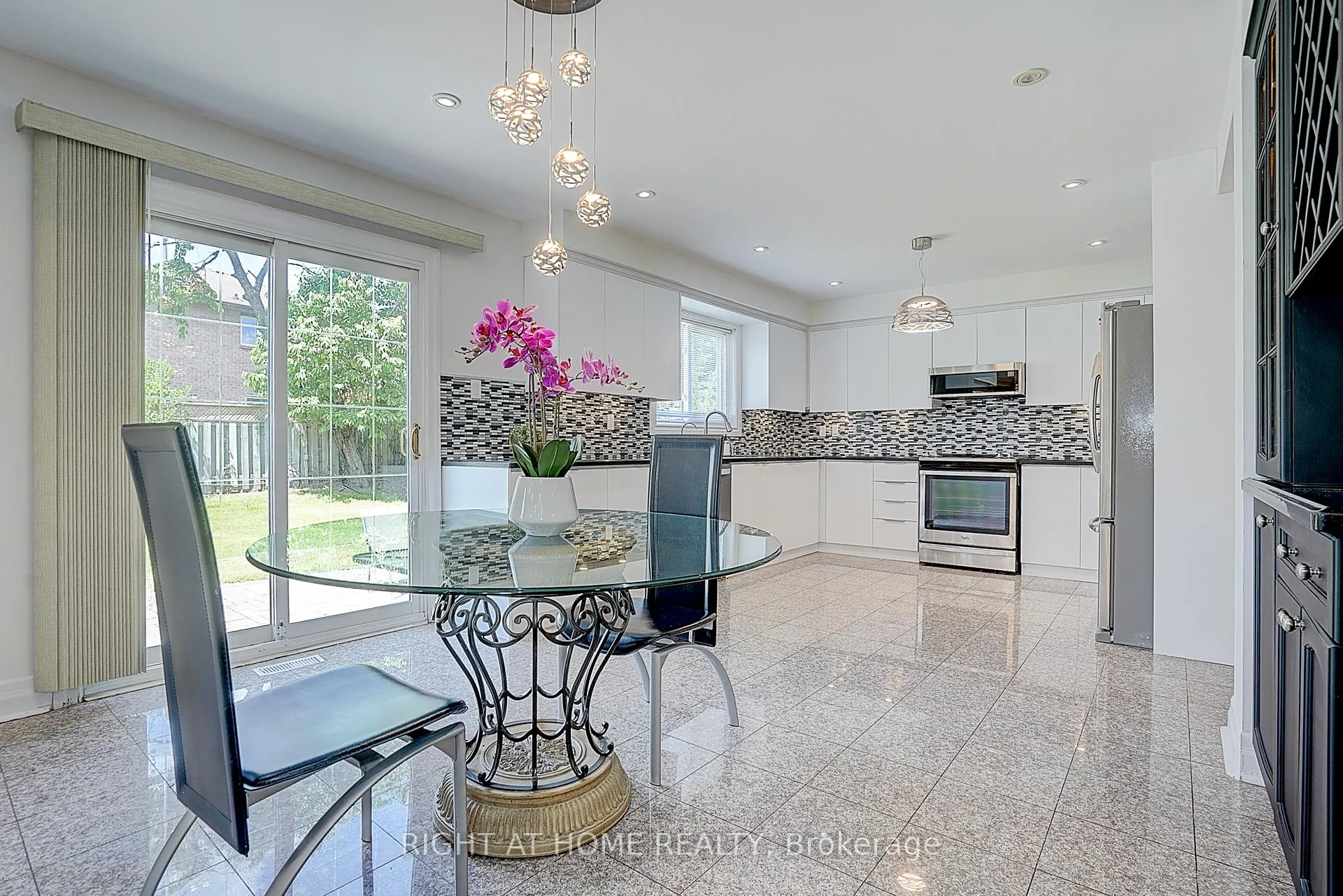 Photo 15 of 300 Green Lane, Markham, Thornlea — HOMEH