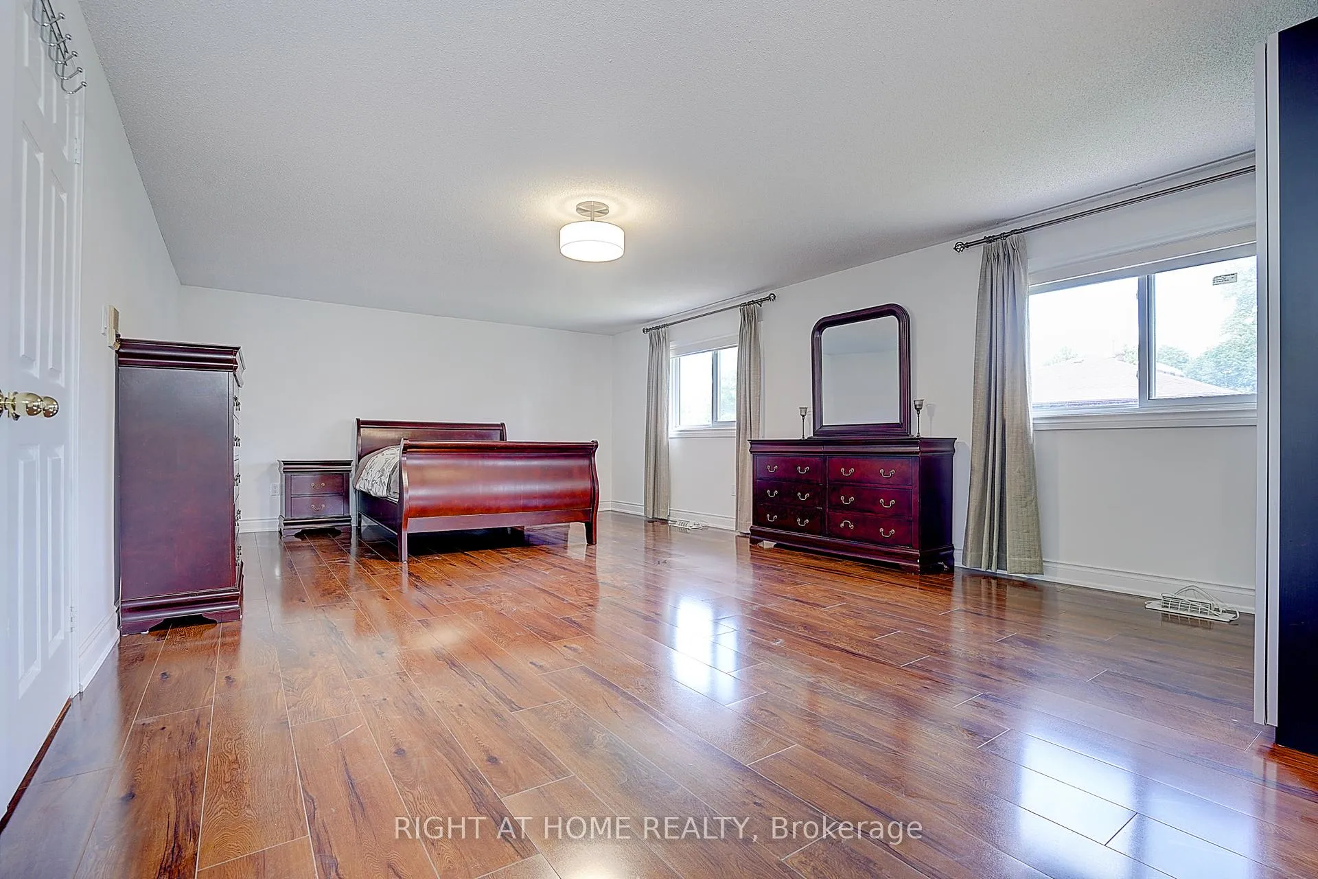 Photo 23 of 300 Green Lane, Markham, Thornlea — HOMEH