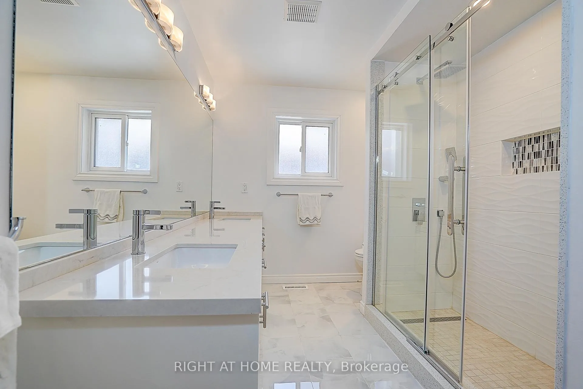 Photo 29 of 300 Green Lane, Markham, Thornlea — HOMEH