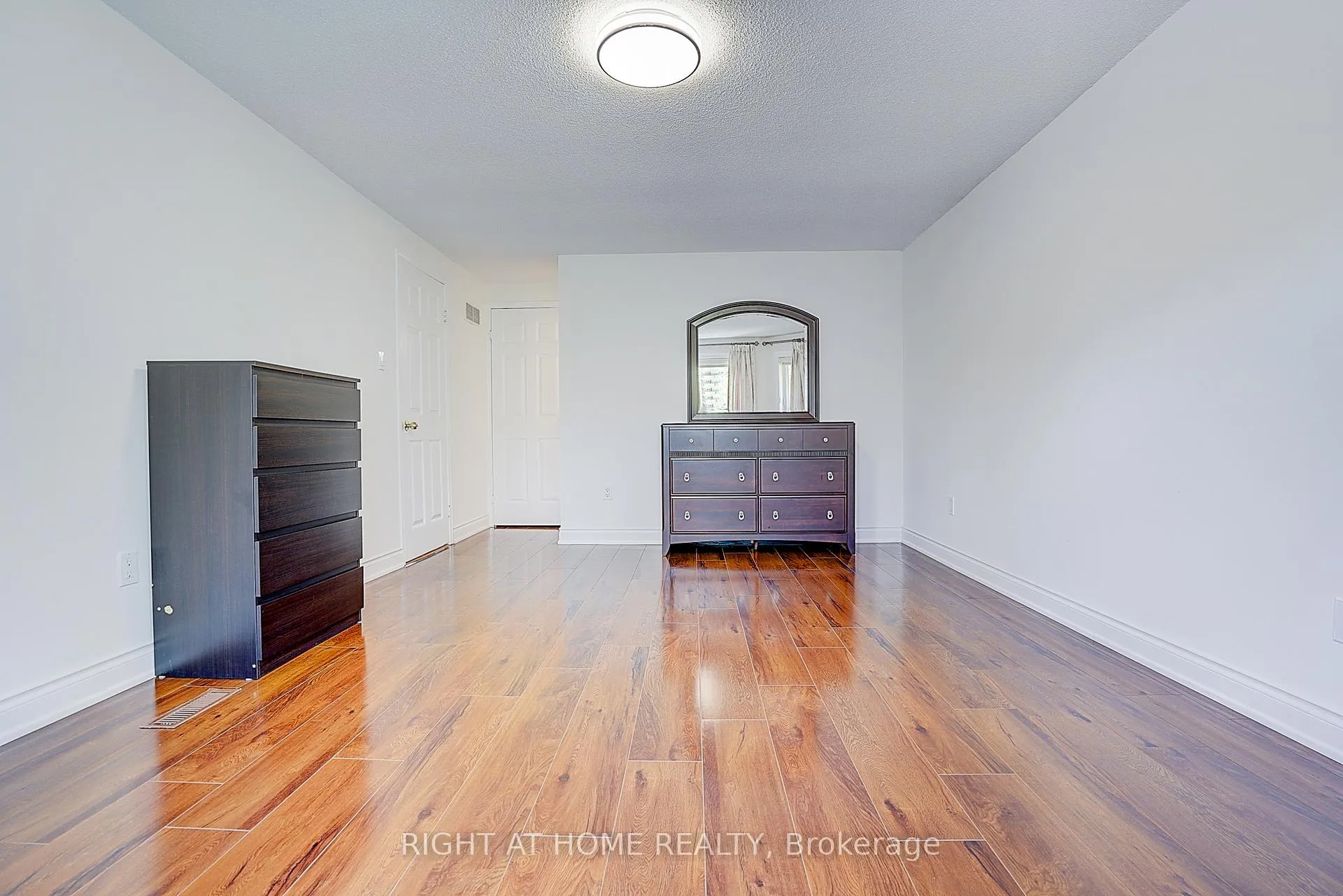 Photo 35 of 300 Green Lane, Markham, Thornlea — HOMEH