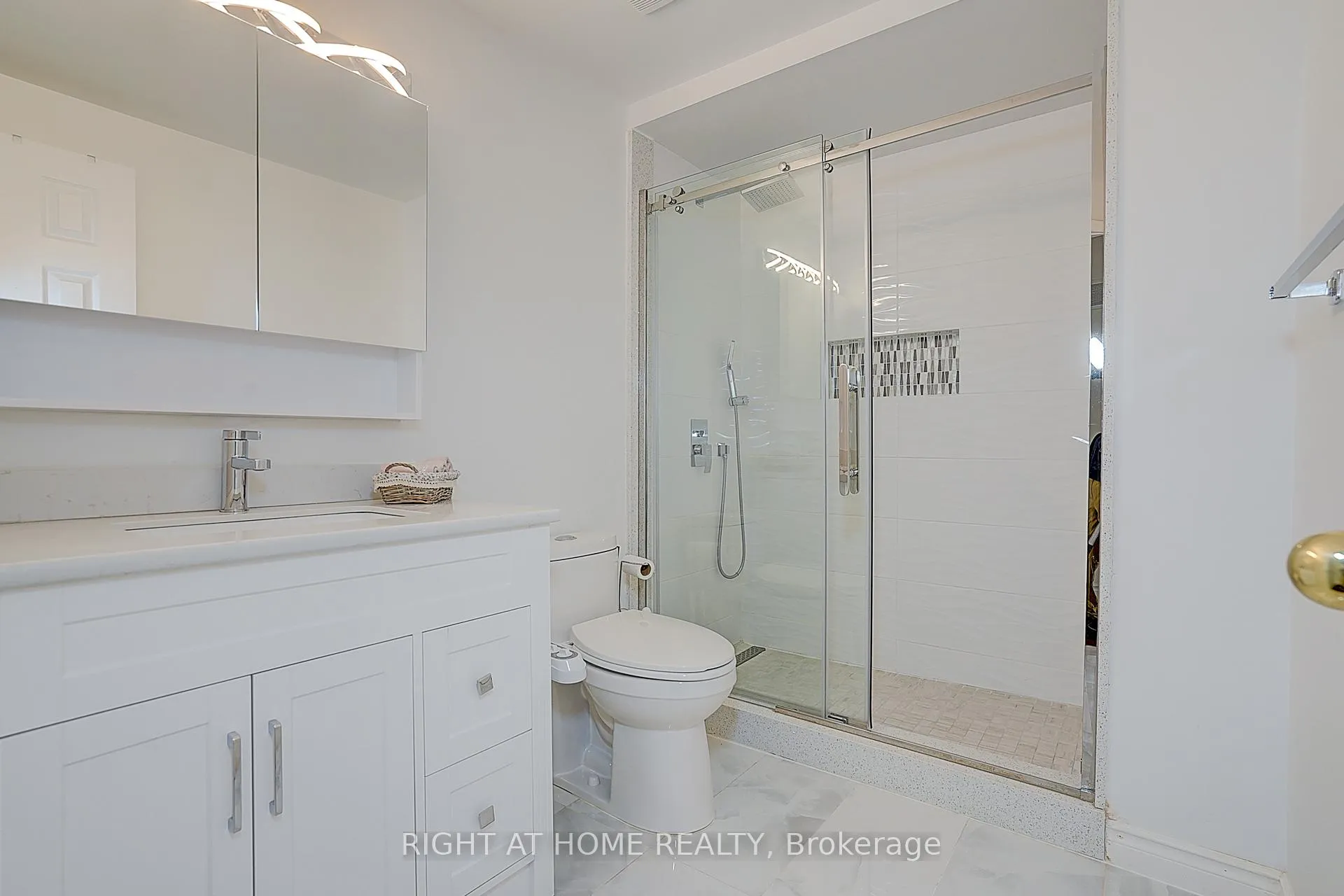 Photo 36 of 300 Green Lane, Markham, Thornlea — HOMEH