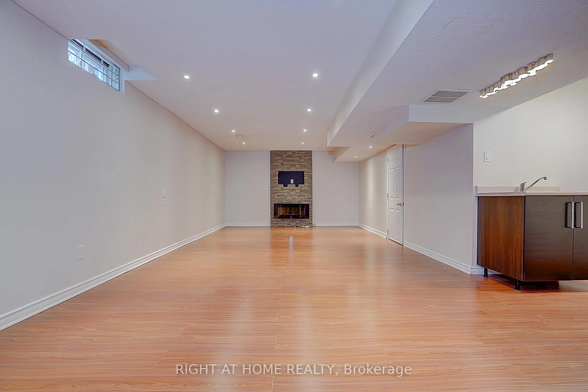 Photo 40 of 300 Green Lane, Markham, Thornlea — HOMEH