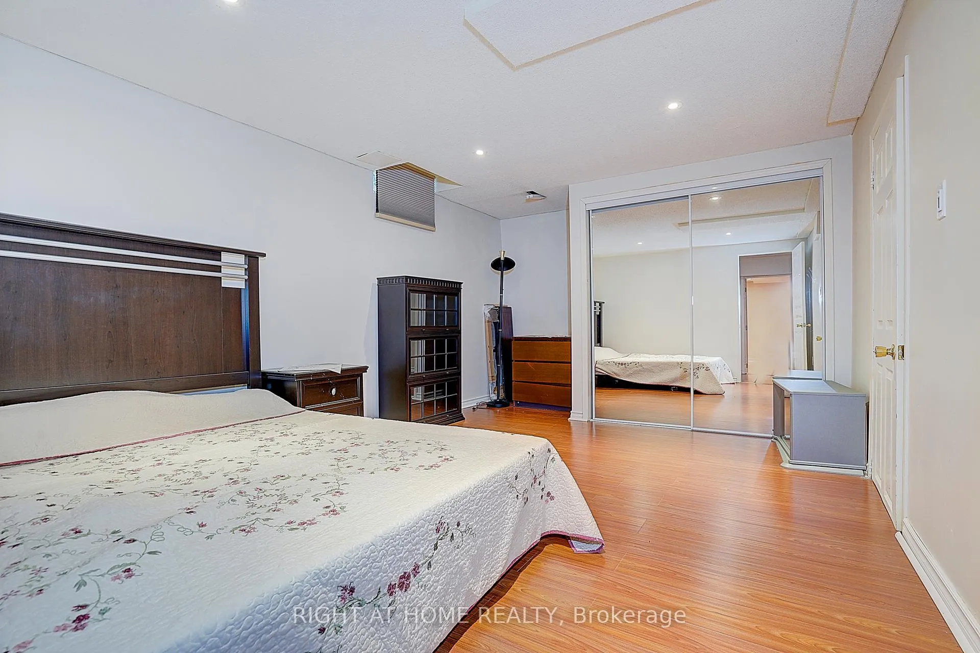 Photo 42 of 300 Green Lane, Markham, Thornlea — HOMEH