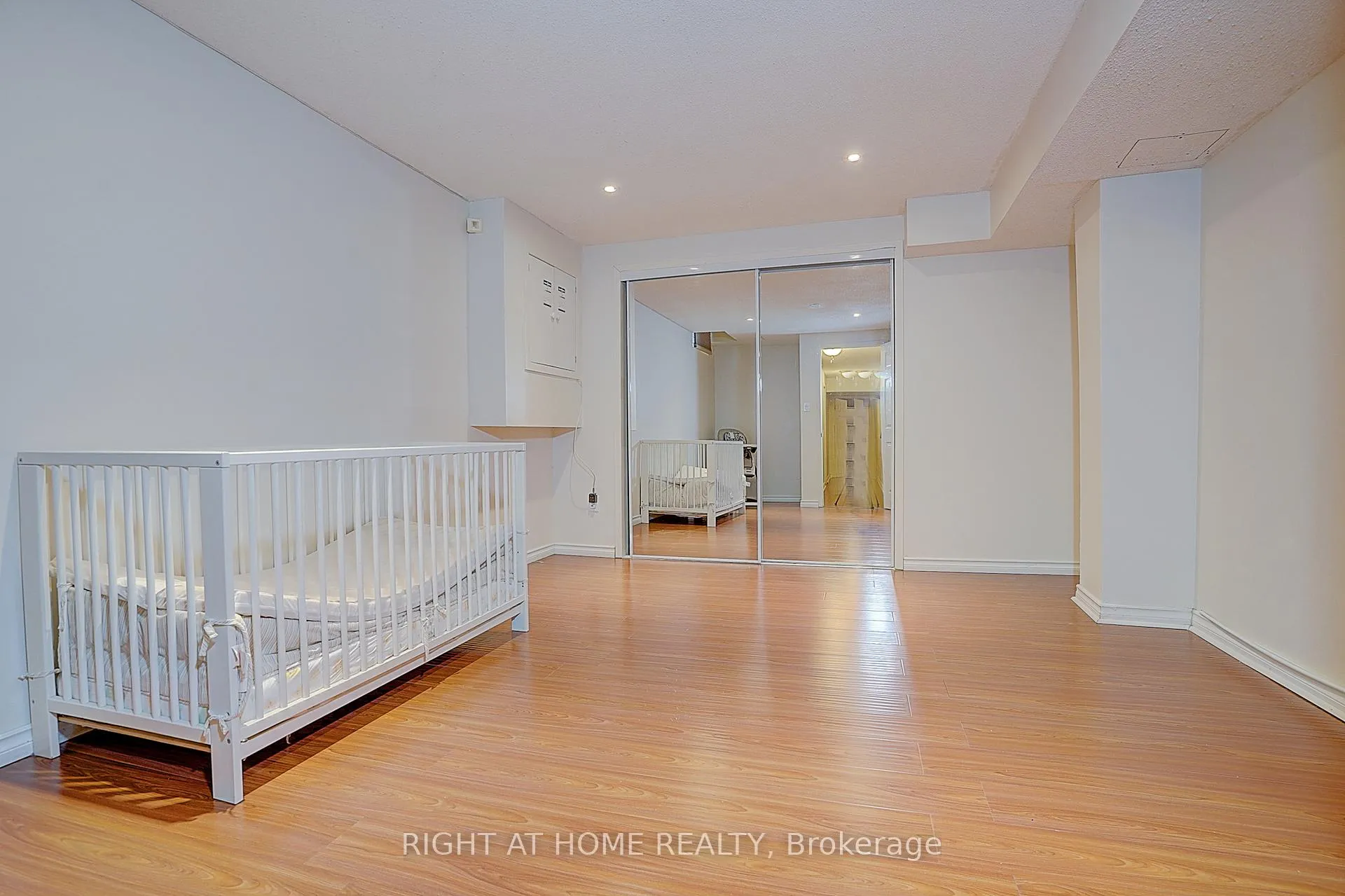 Photo 43 of 300 Green Lane, Markham, Thornlea — HOMEH