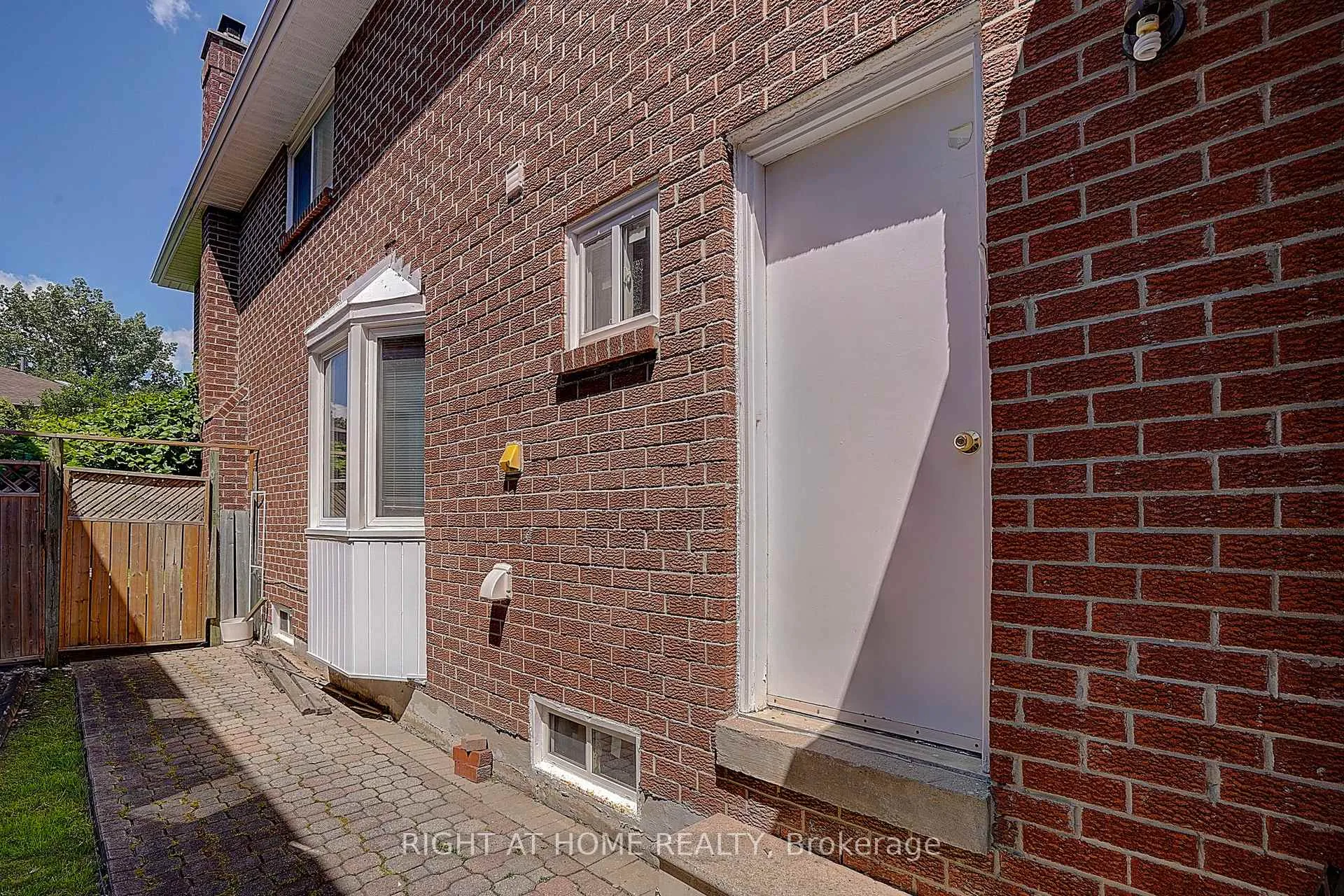 Photo 45 of 300 Green Lane, Markham, Thornlea — HOMEH