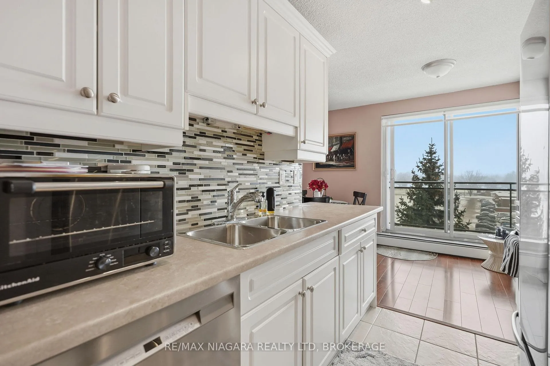 Photo 10 of Unit 601, 6390 Huggins Street, Niagara Falls, Stamford — HOMEH