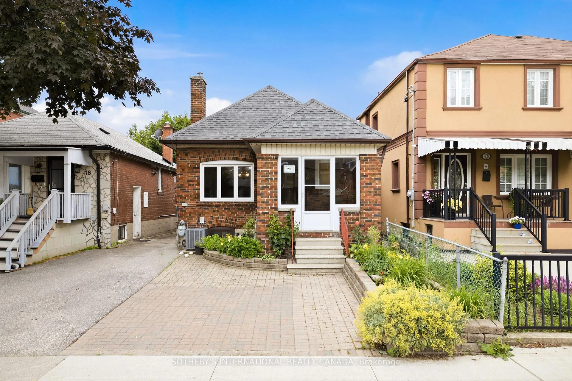 Photo 2 of 20 Bicknell Avenue, Toronto, Keelesdale-Eglinton West — HOMEH