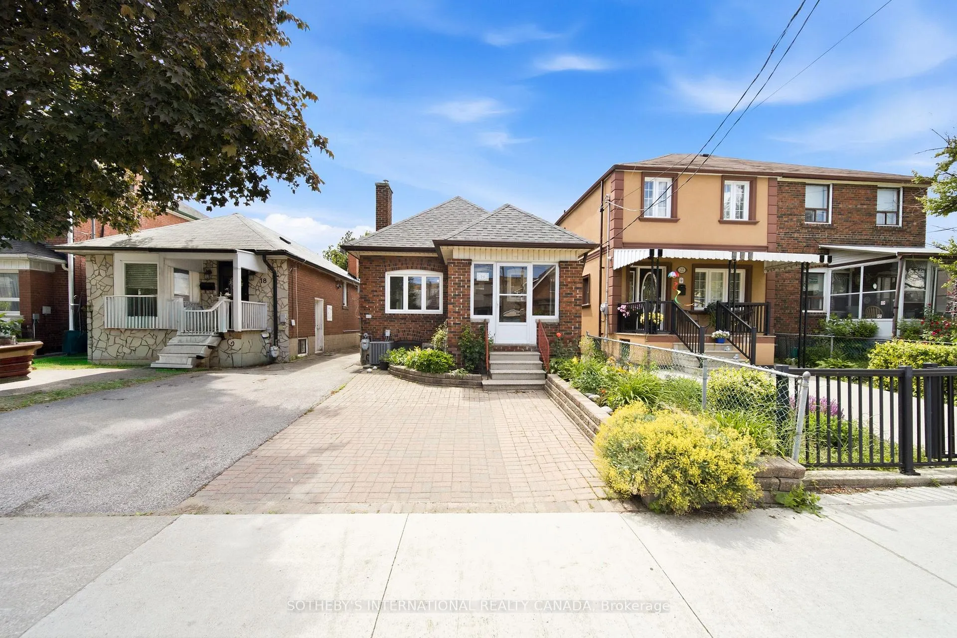 Photo 3 of 20 Bicknell Avenue, Toronto, Keelesdale-Eglinton West — HOMEH
