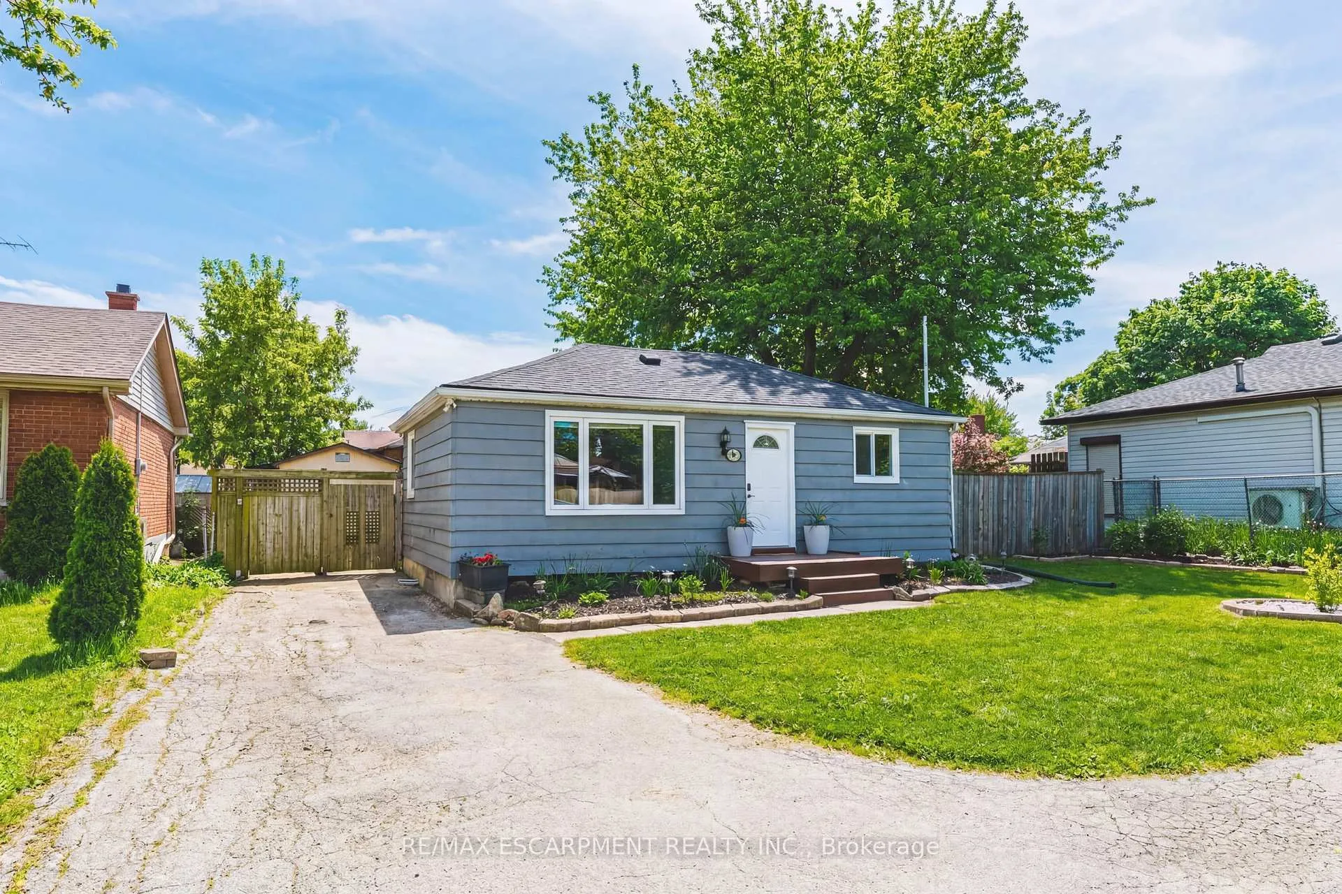 Photo 2 of 546 Mohawk Road E, Hamilton, Lawfield — HOMEH